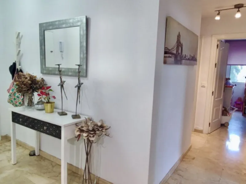 Apartment - Middle Floor Apartment в продаже в Benalmadena, Málaga. В доме 3 спален и 1 ванных комнат. Площадь дома 99 м²