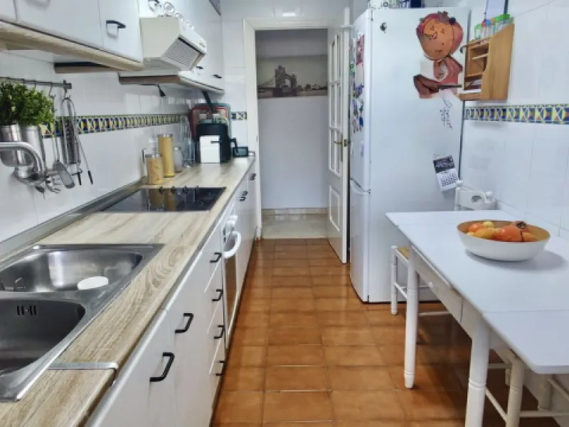 Apartment - Middle Floor Apartment в продаже в Benalmadena, Málaga. В доме 3 спален и 1 ванных комнат. Площадь дома 99 м²