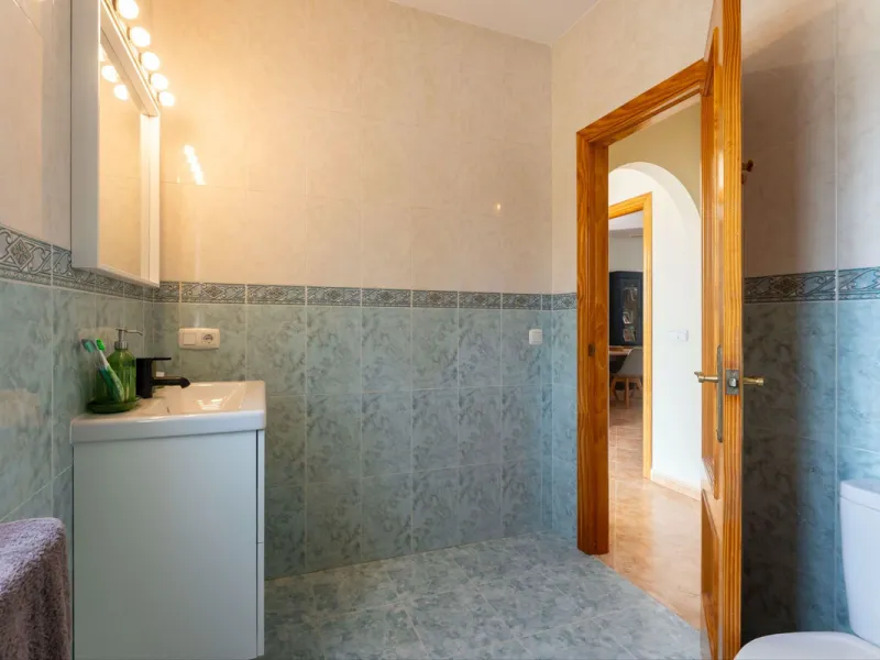 House - Finca - Cortijo в продаже в Casarabonela, Málaga. В доме 3 спален и 2 ванных комнат. Площадь дома 142 м². Площадь участка 6000 м²