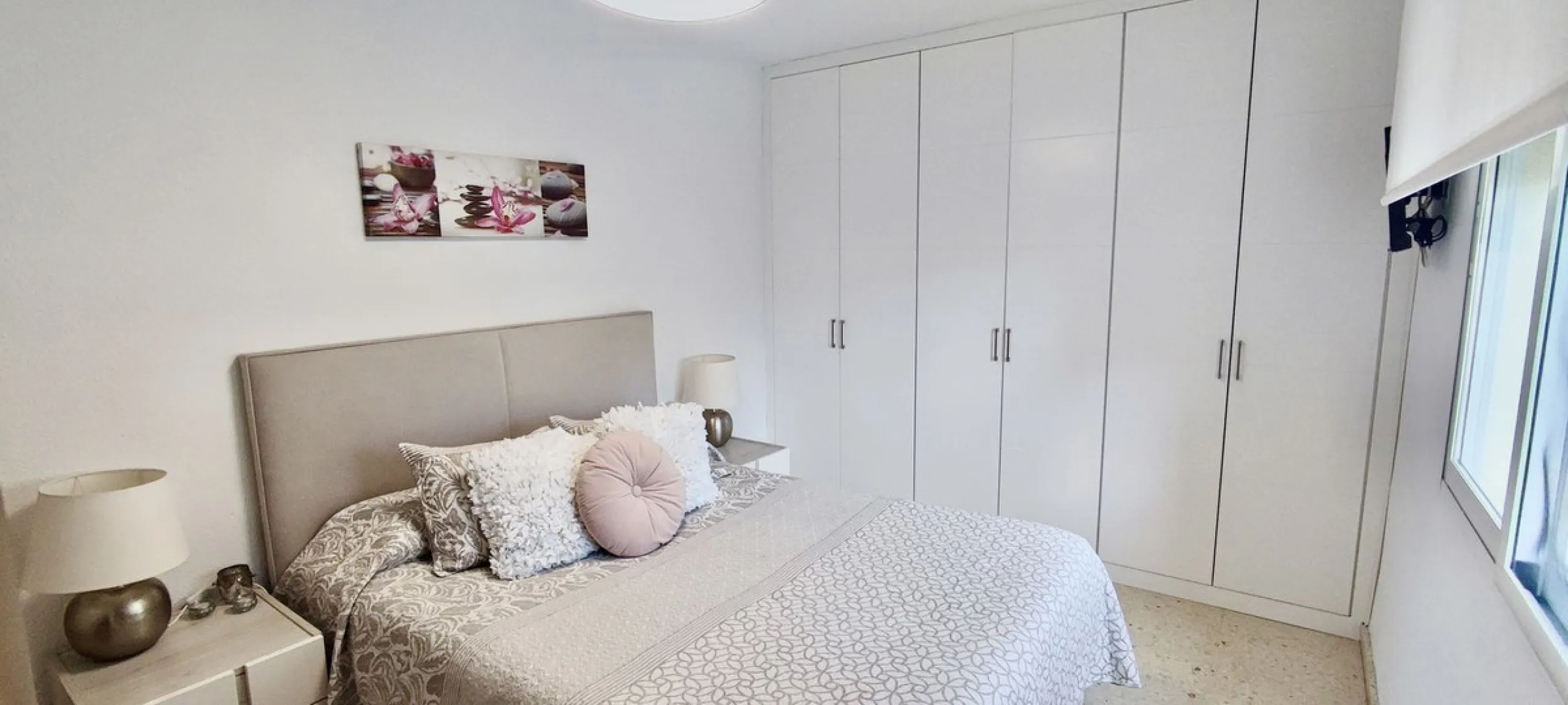 Apartment - Middle Floor Apartment в продаже в Benalmadena, Málaga. В доме 3 спален и 1 ванных комнат. Площадь дома 99 м²