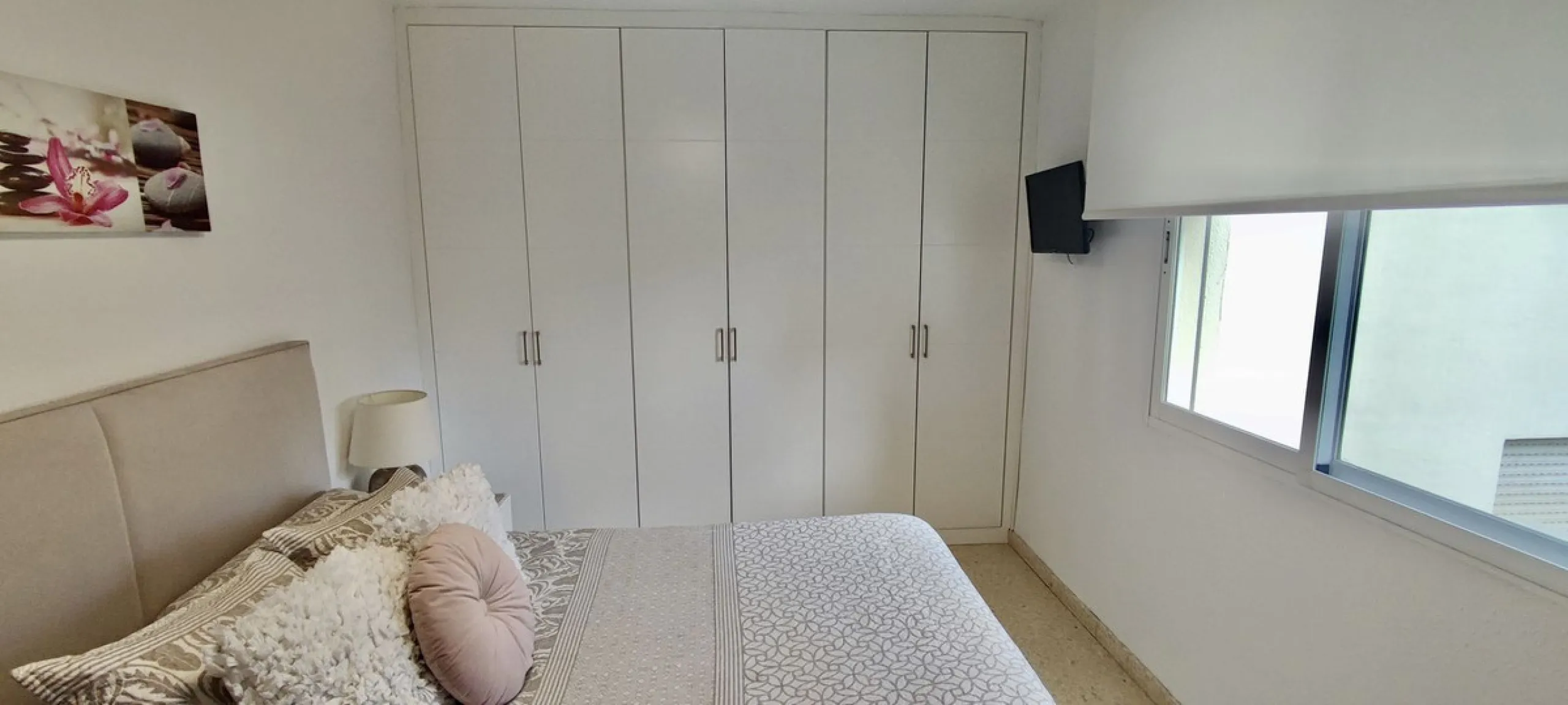 Apartment - Middle Floor Apartment в продаже в Benalmadena, Málaga. В доме 3 спален и 1 ванных комнат. Площадь дома 99 м²