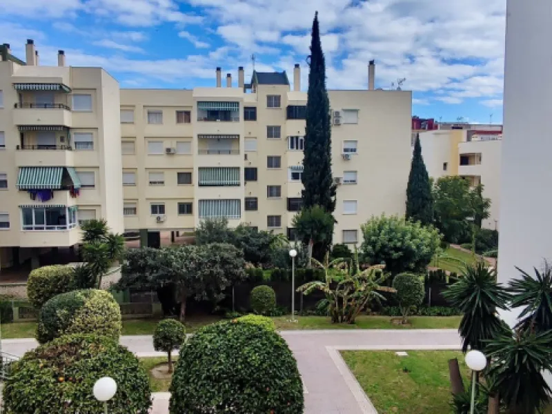 Apartment - Middle Floor Apartment в продаже в Benalmadena, Málaga. В доме 3 спален и 1 ванных комнат. Площадь дома 99 м²