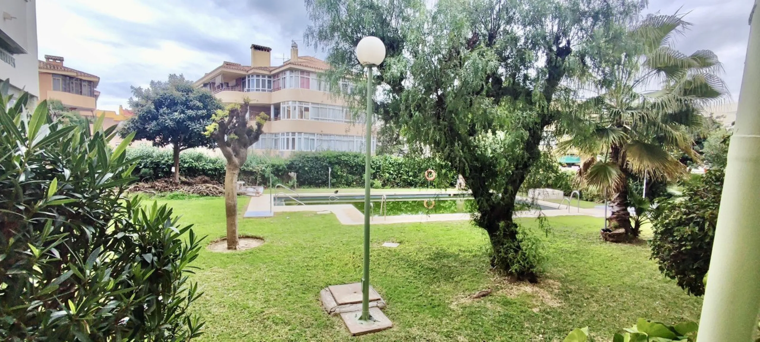 Apartment - Middle Floor Apartment в продаже в Benalmadena, Málaga. В доме 3 спален и 1 ванных комнат. Площадь дома 99 м²