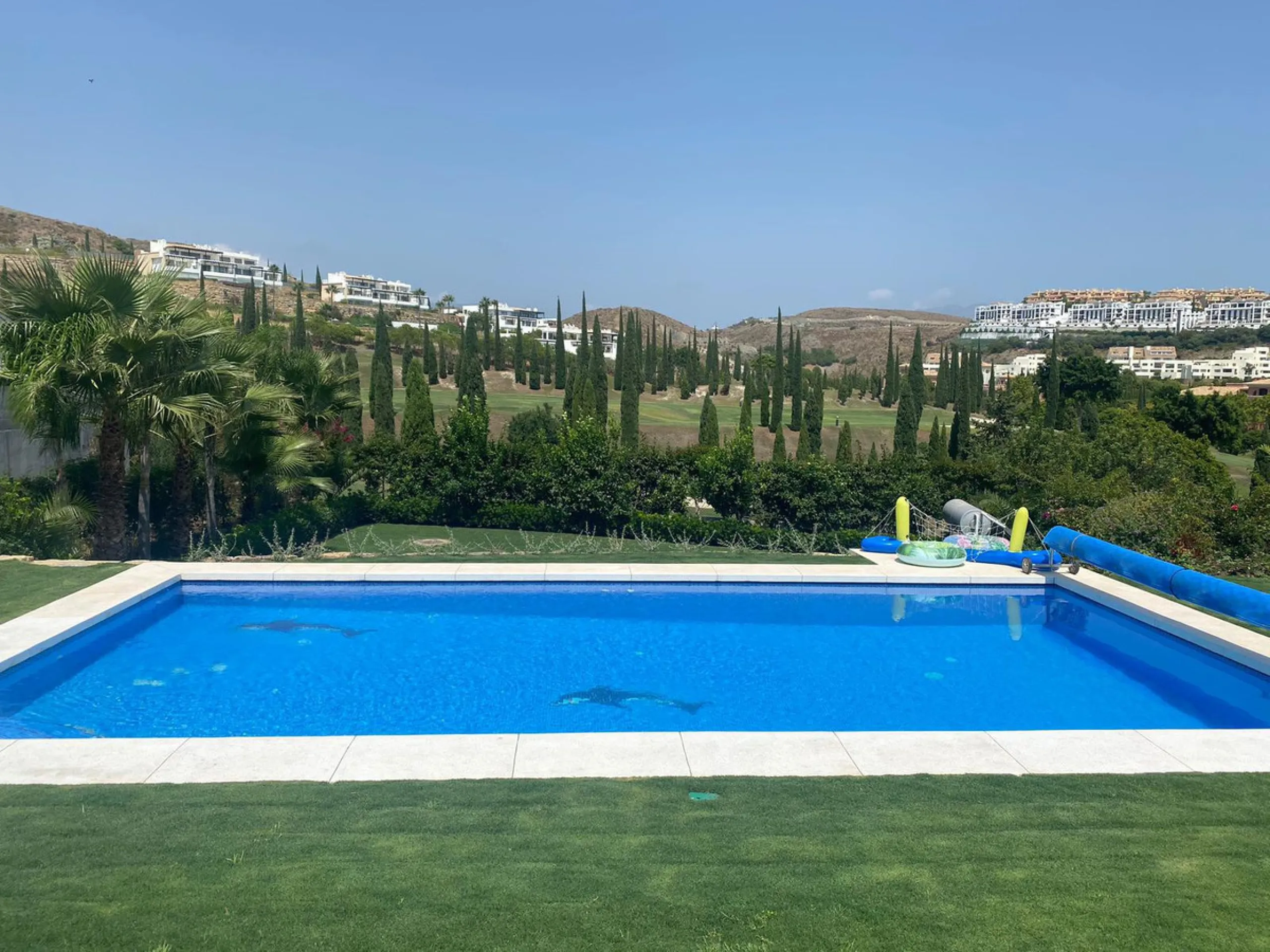 House - Detached Villa в продаже в Benahavís, Málaga. В доме 5 спален и 5 ванных комнат. Площадь дома 650 м². Площадь участка 1600 м²