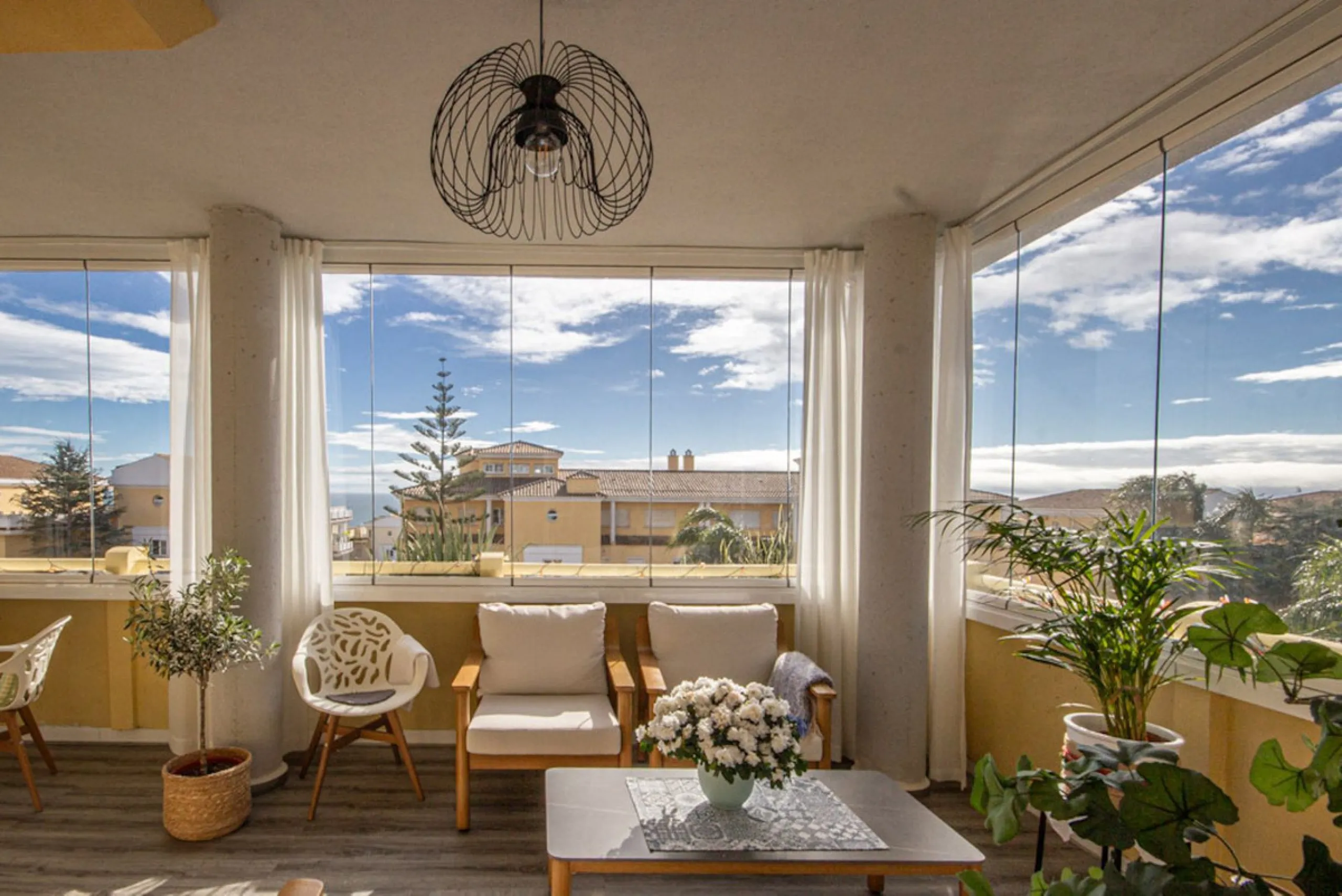 Fully Renovated 2-Bedroom Apartment with Sea Views in Cabopino