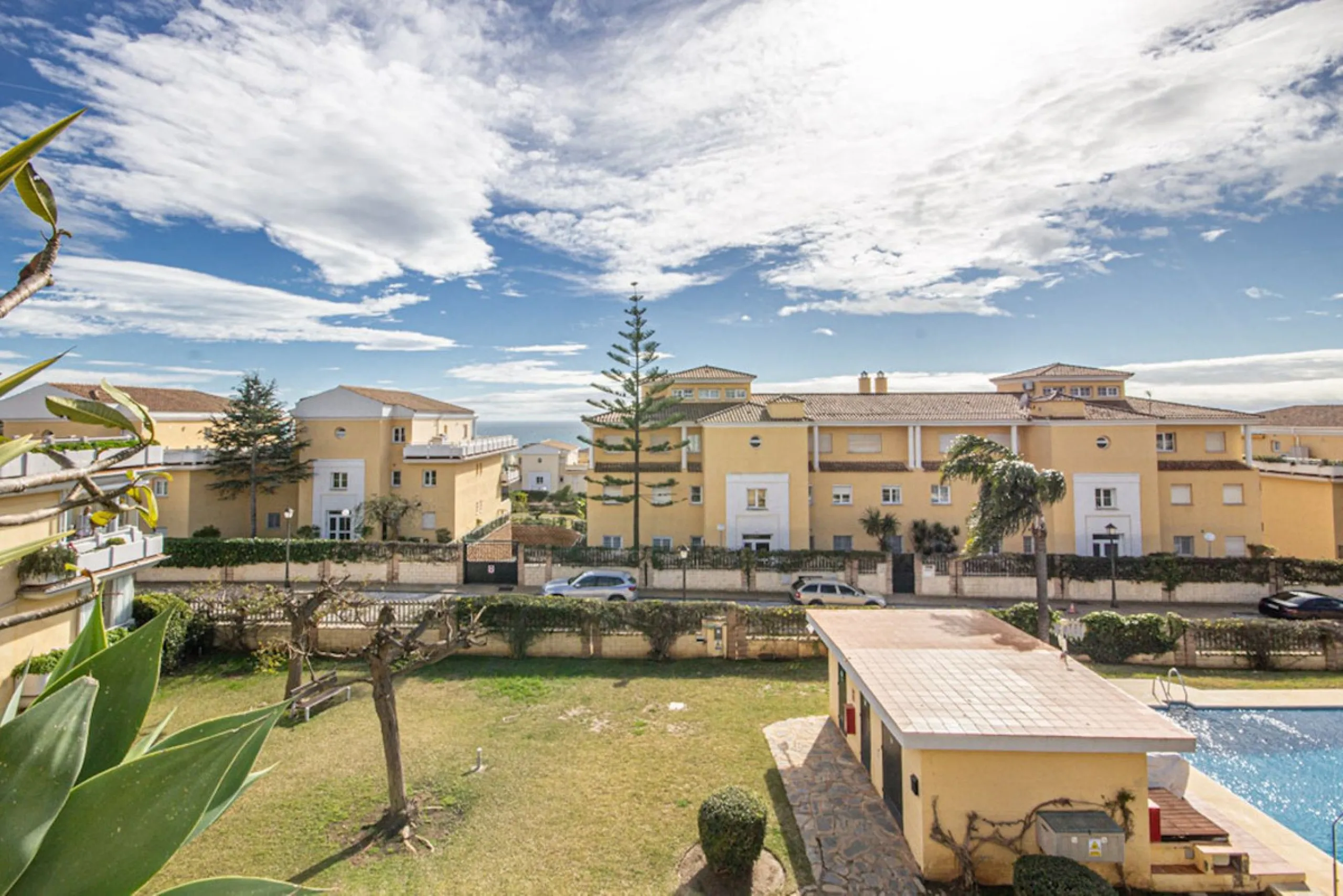 Fully Renovated 2-Bedroom Apartment with Sea Views in Cabopino
