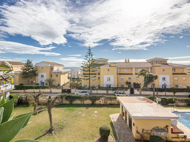 Fully Renovated 2-Bedroom Apartment with Sea Views in Cabopino