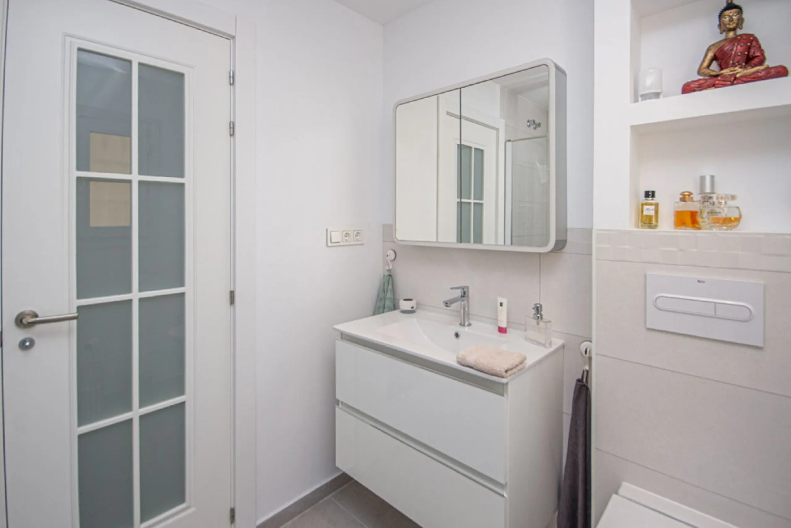 Fully Renovated 2-Bedroom Apartment with Sea Views in Cabopino