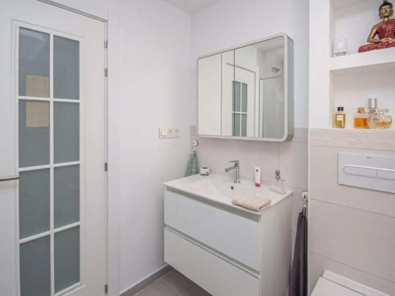 Fully Renovated 2-Bedroom Apartment with Sea Views in Cabopino