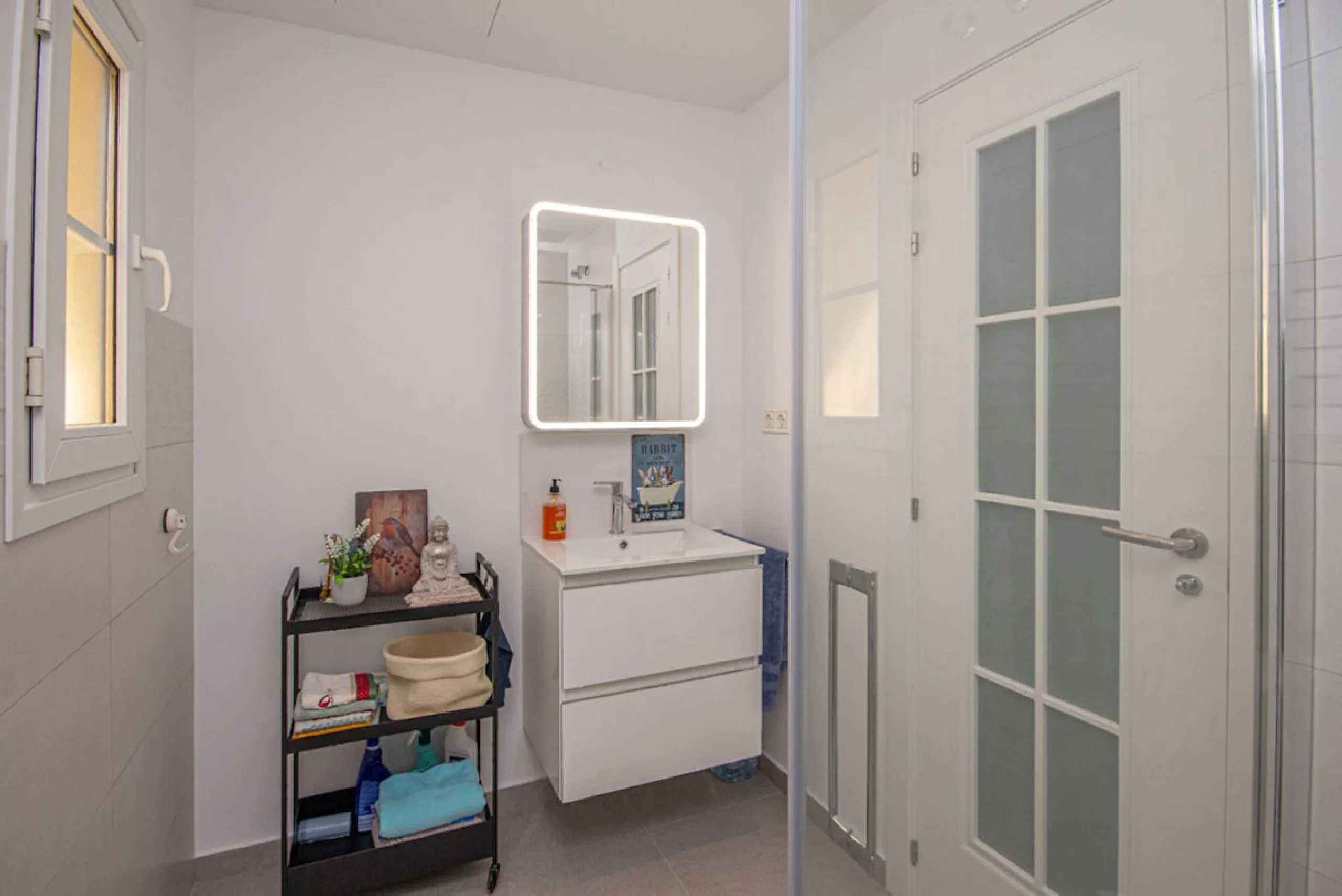 Fully Renovated 2-Bedroom Apartment with Sea Views in Cabopino