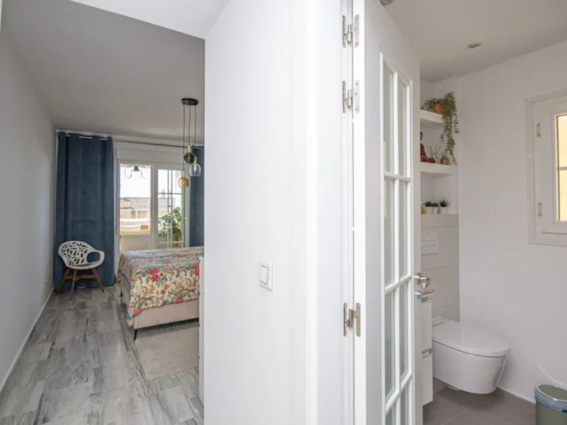 Fully Renovated 2-Bedroom Apartment with Sea Views in Cabopino