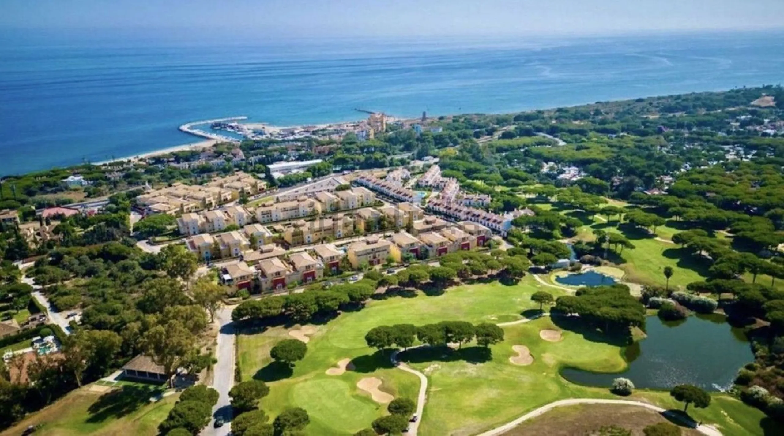 Fully Renovated 2-Bedroom Apartment with Sea Views in Cabopino