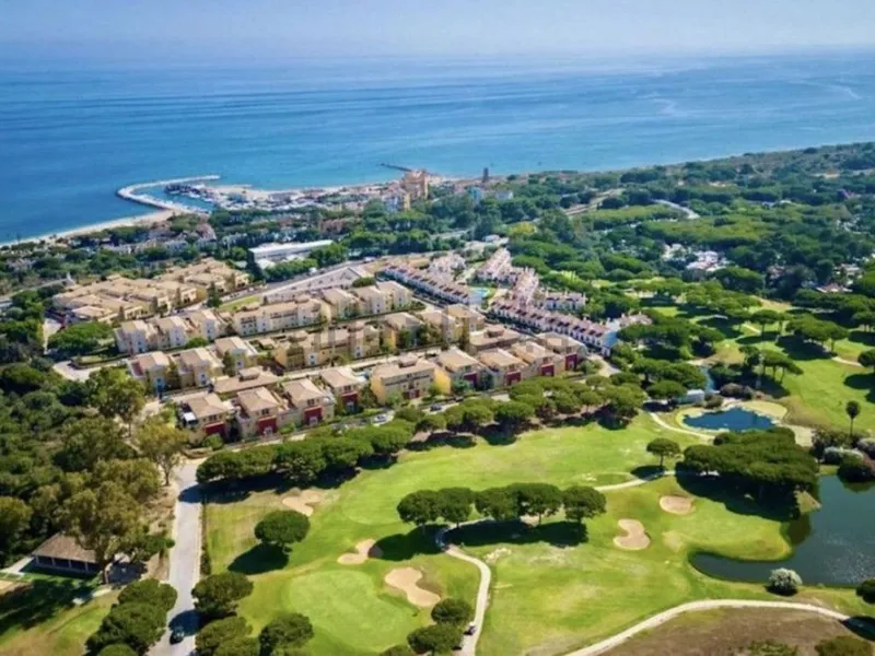 Fully Renovated 2-Bedroom Apartment with Sea Views in Cabopino