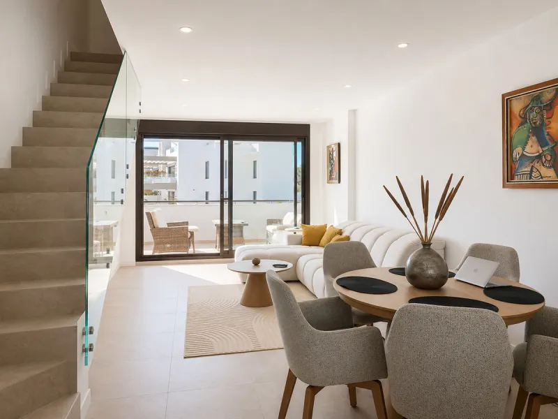 This ready to move in duplex penthouse, set within a modern community in Las Mesas of Estepona Port area, stands out for its impressive solarium with panoramic sea views. Built in 2025, the property offers a contemporary lifestyle in a sought-after locati