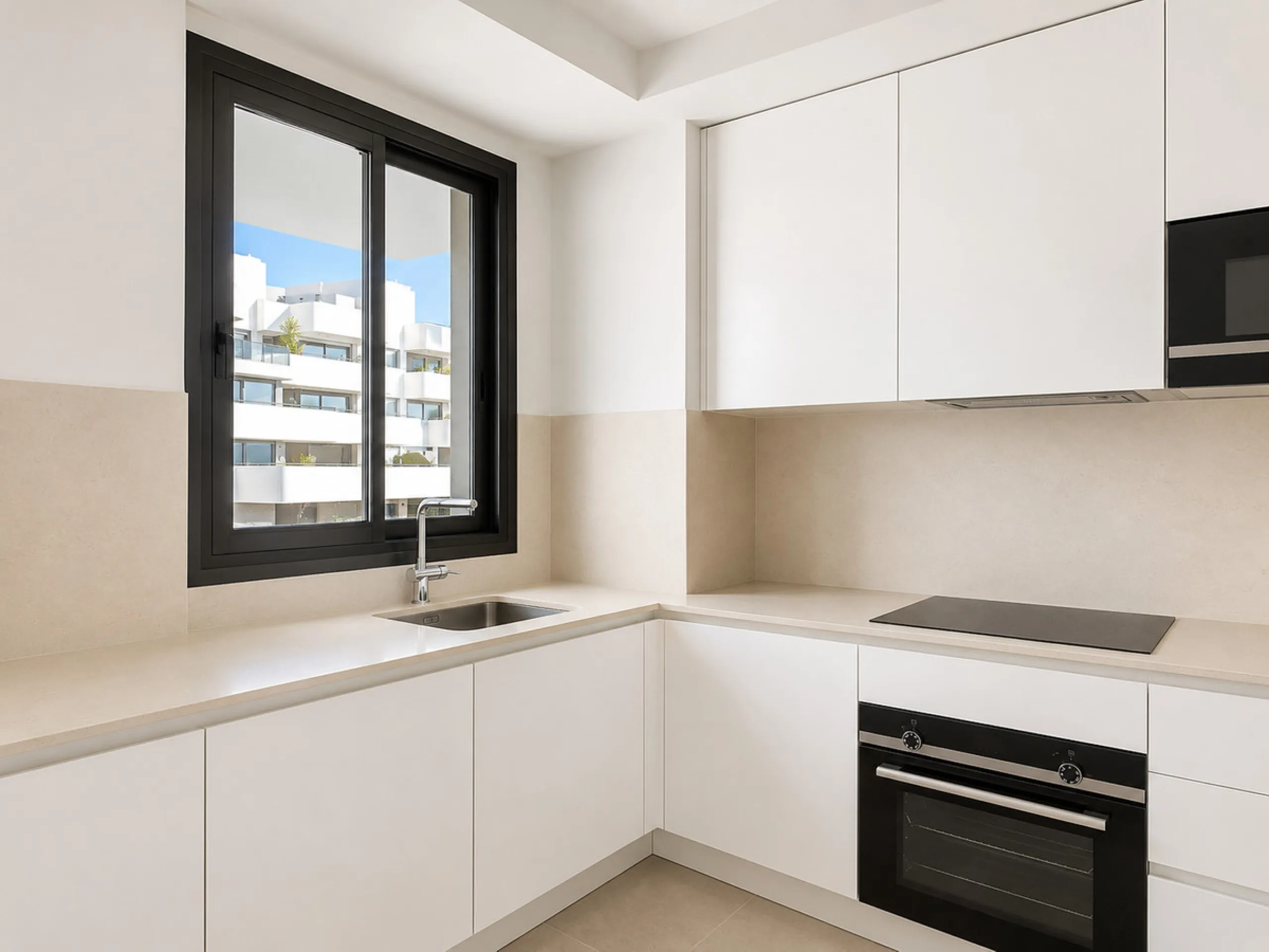 This ready to move in duplex penthouse, set within a modern community in Las Mesas of Estepona Port area, stands out for its impressive solarium with panoramic sea views. Built in 2025, the property offers a contemporary lifestyle in a sought-after locati