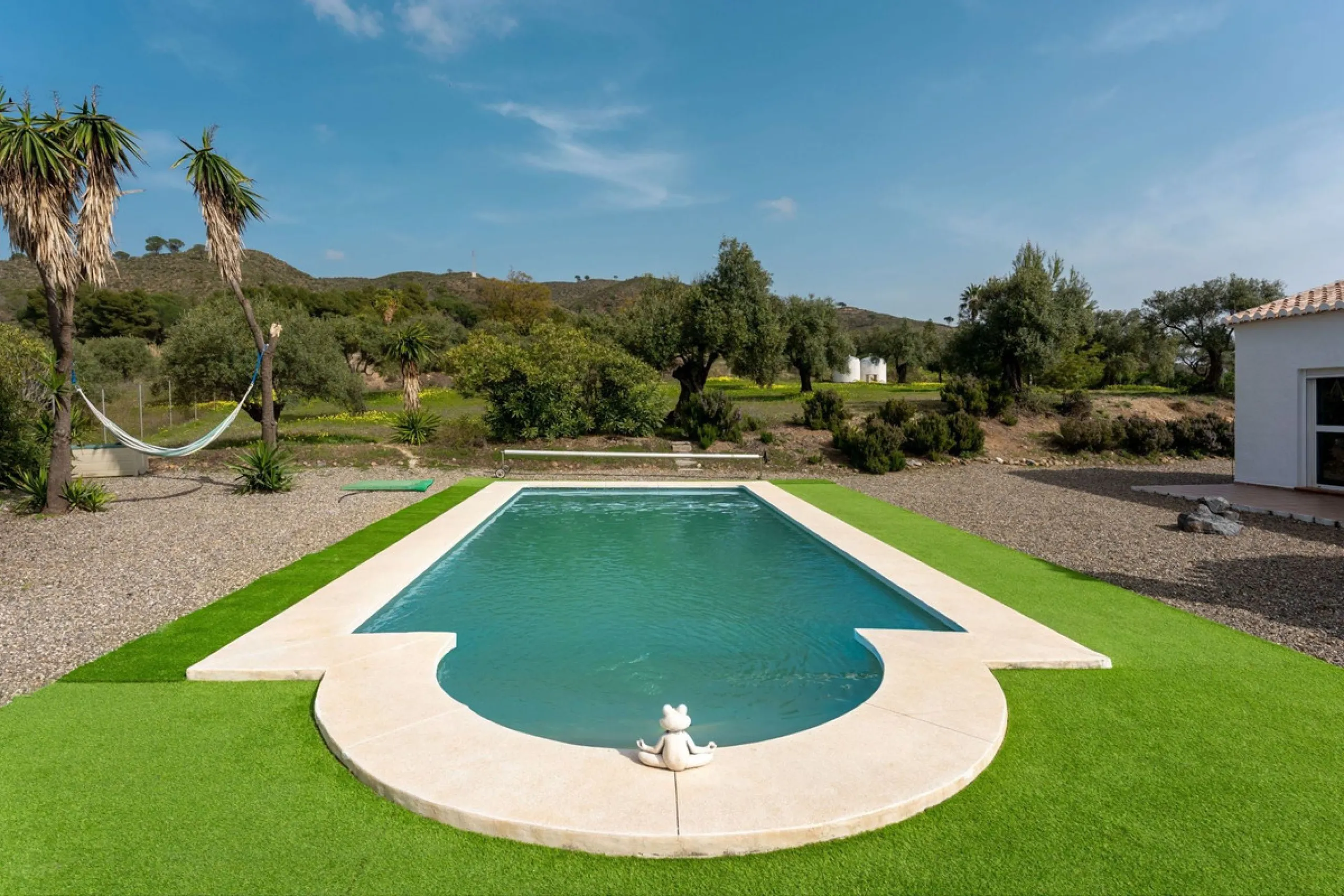 House - Finca - Cortijo в продаже в Casarabonela, Málaga. В доме 3 спален и 2 ванных комнат. Площадь дома 142 м². Площадь участка 6000 м²