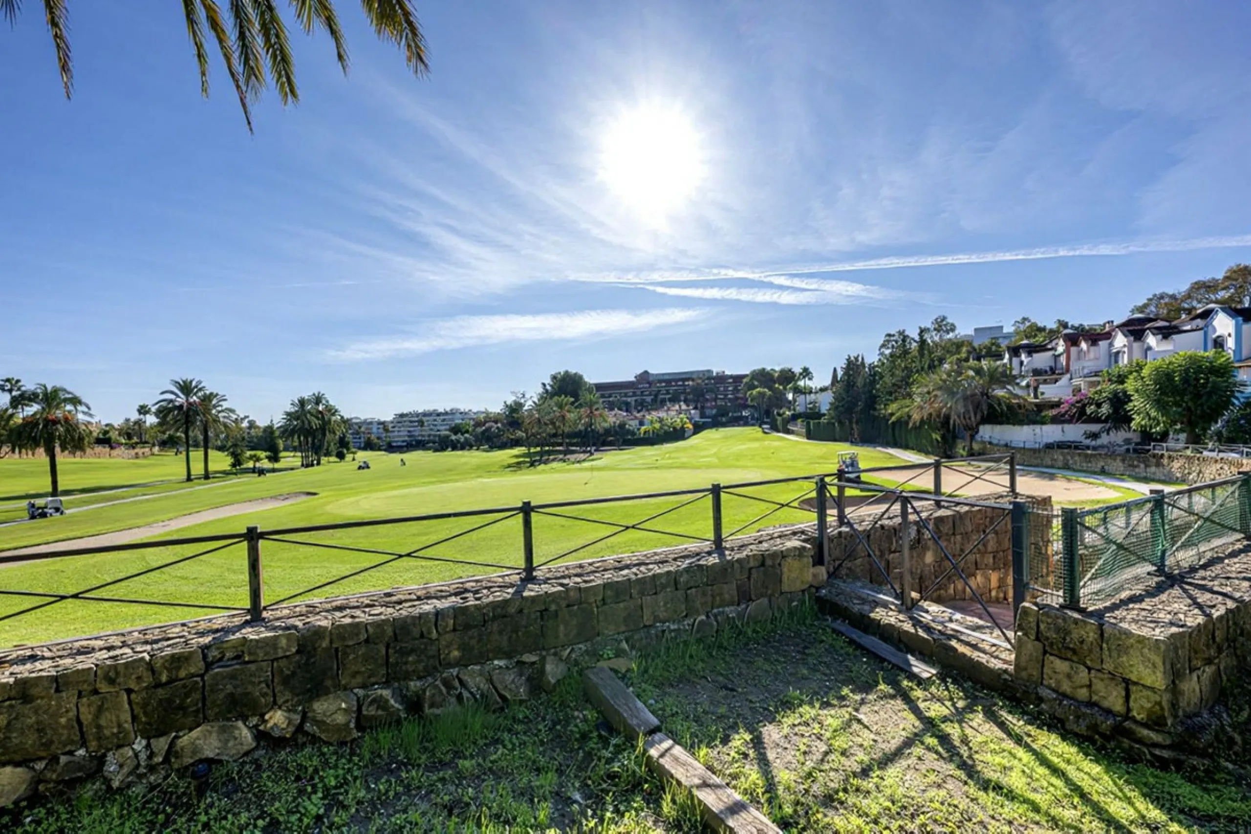 In a stunning location bordering the prestigious Guadalmina golf course, this elegant corner townhouse offers a unique combination of privacy, spaciousness, and natural surroundings. The generous and meticulously maintained garden features an automatic ir