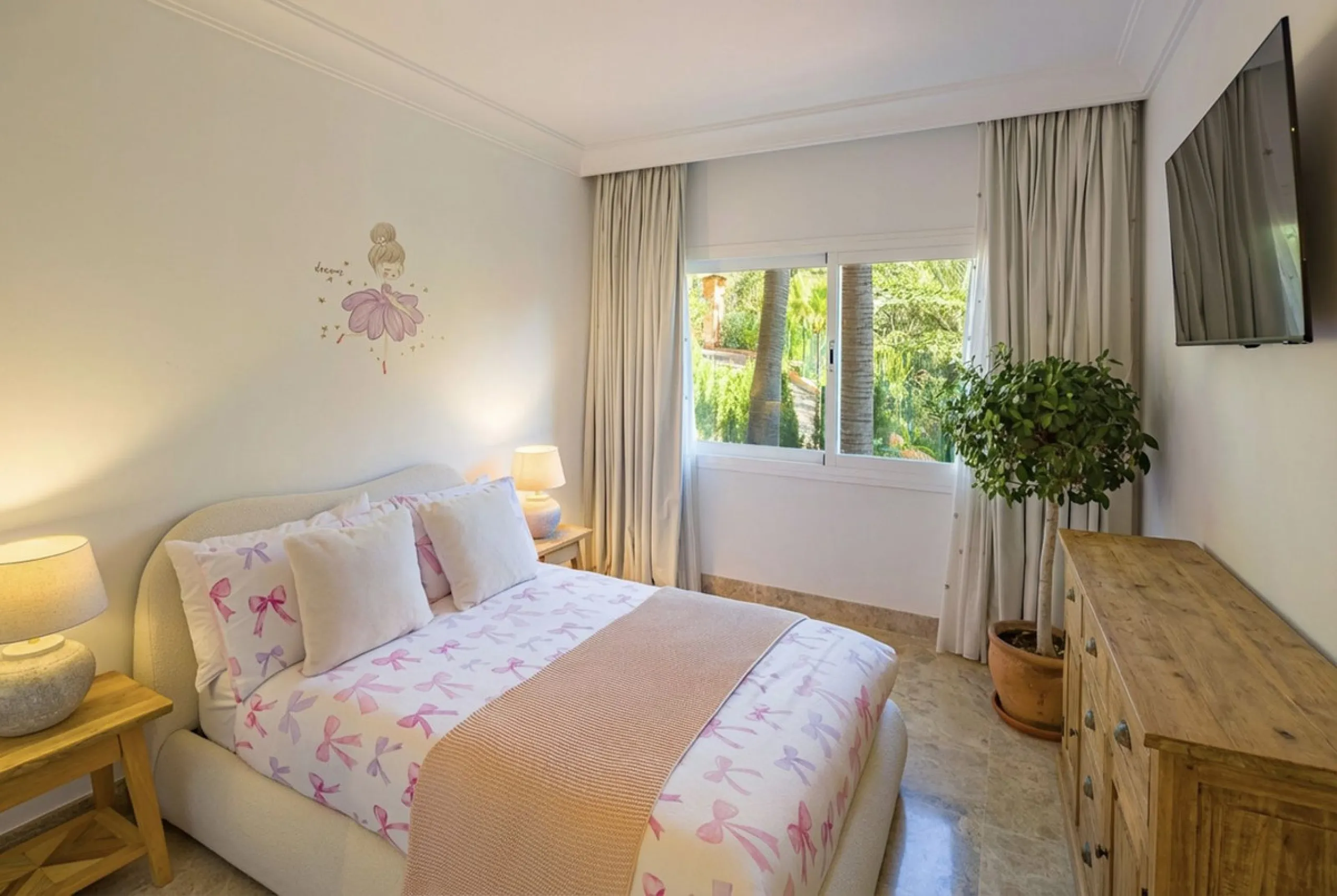 Spektakuläre Wohnung mit vier Schlafzimmern und vier Badezimmern in Nueva Andalucía