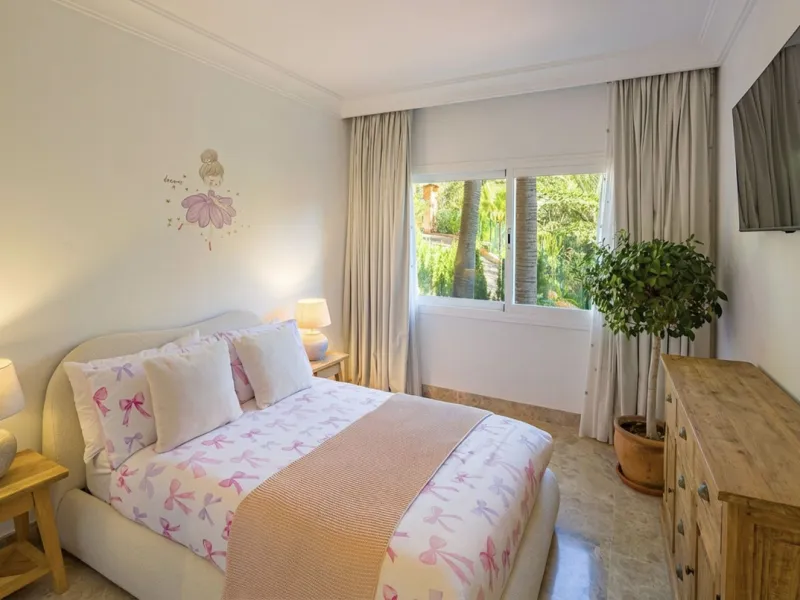 Spektakuläre Wohnung mit vier Schlafzimmern und vier Badezimmern in Nueva Andalucía