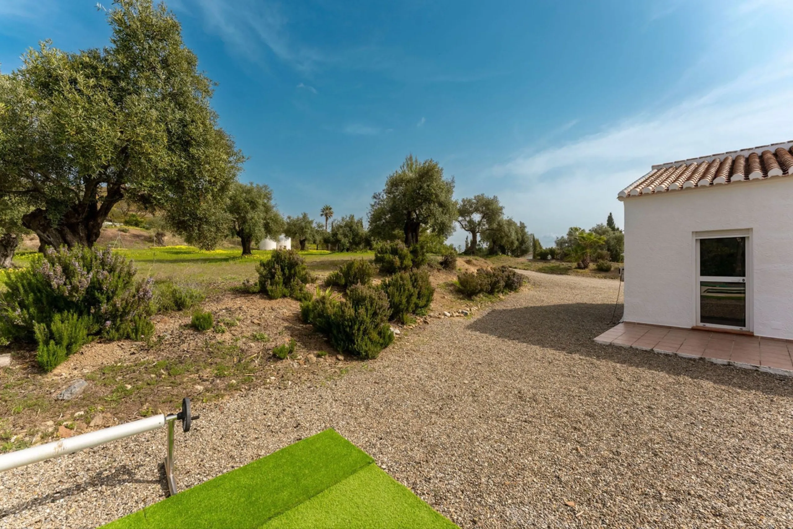 House - Finca - Cortijo в продаже в Casarabonela, Málaga. В доме 3 спален и 2 ванных комнат. Площадь дома 142 м². Площадь участка 6000 м²