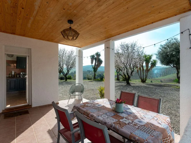 House - Finca - Cortijo в продаже в Casarabonela, Málaga. В доме 3 спален и 2 ванных комнат. Площадь дома 142 м². Площадь участка 6000 м²