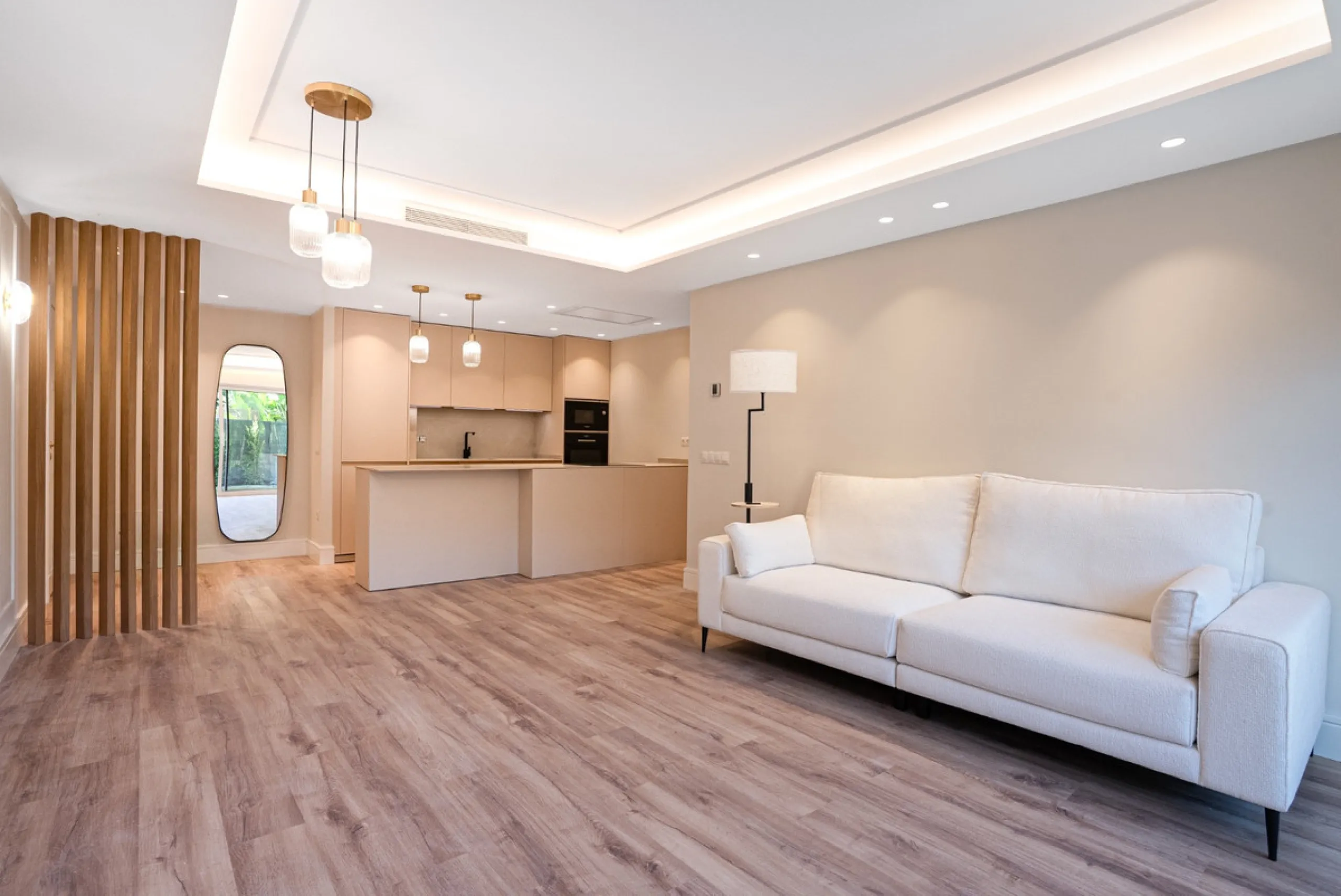 Apartment - Middle Floor Apartment в продаже в Marbella, Málaga. В доме 2 спален и 2 ванных комнат. Площадь дома 92 м²