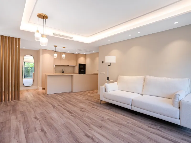 Apartment Petunias is a fully refurbished ground floor home in San Pedro Playa with a private garden. It offers two bedrooms and two bathrooms with walk in showers. The apartment has an LPO and sits in a gated beachside community.