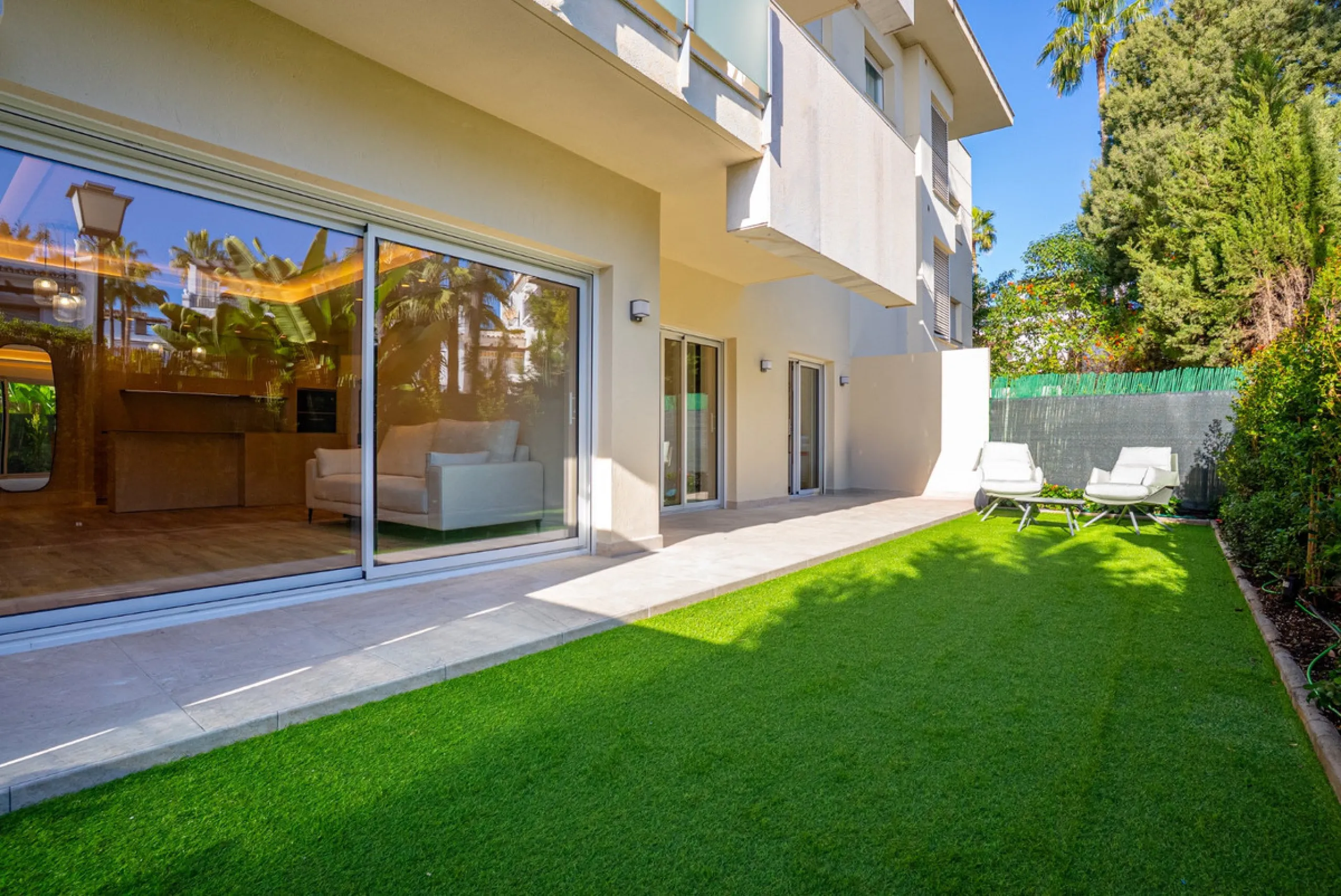 Apartment - Middle Floor Apartment в продаже в Marbella, Málaga. В доме 2 спален и 2 ванных комнат. Площадь дома 92 м²