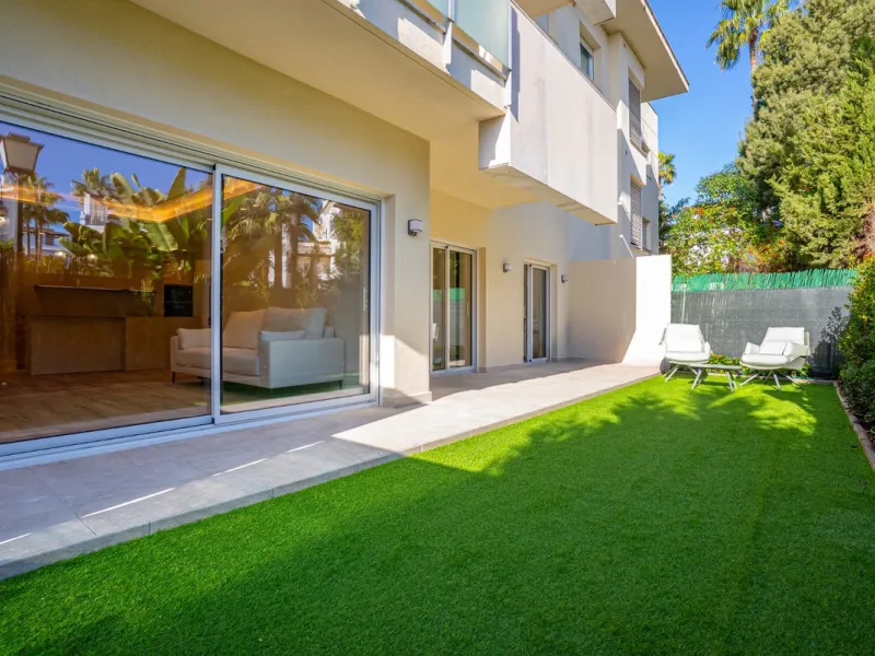 Apartment - Middle Floor Apartment в продаже в Marbella, Málaga. В доме 2 спален и 2 ванных комнат. Площадь дома 92 м²