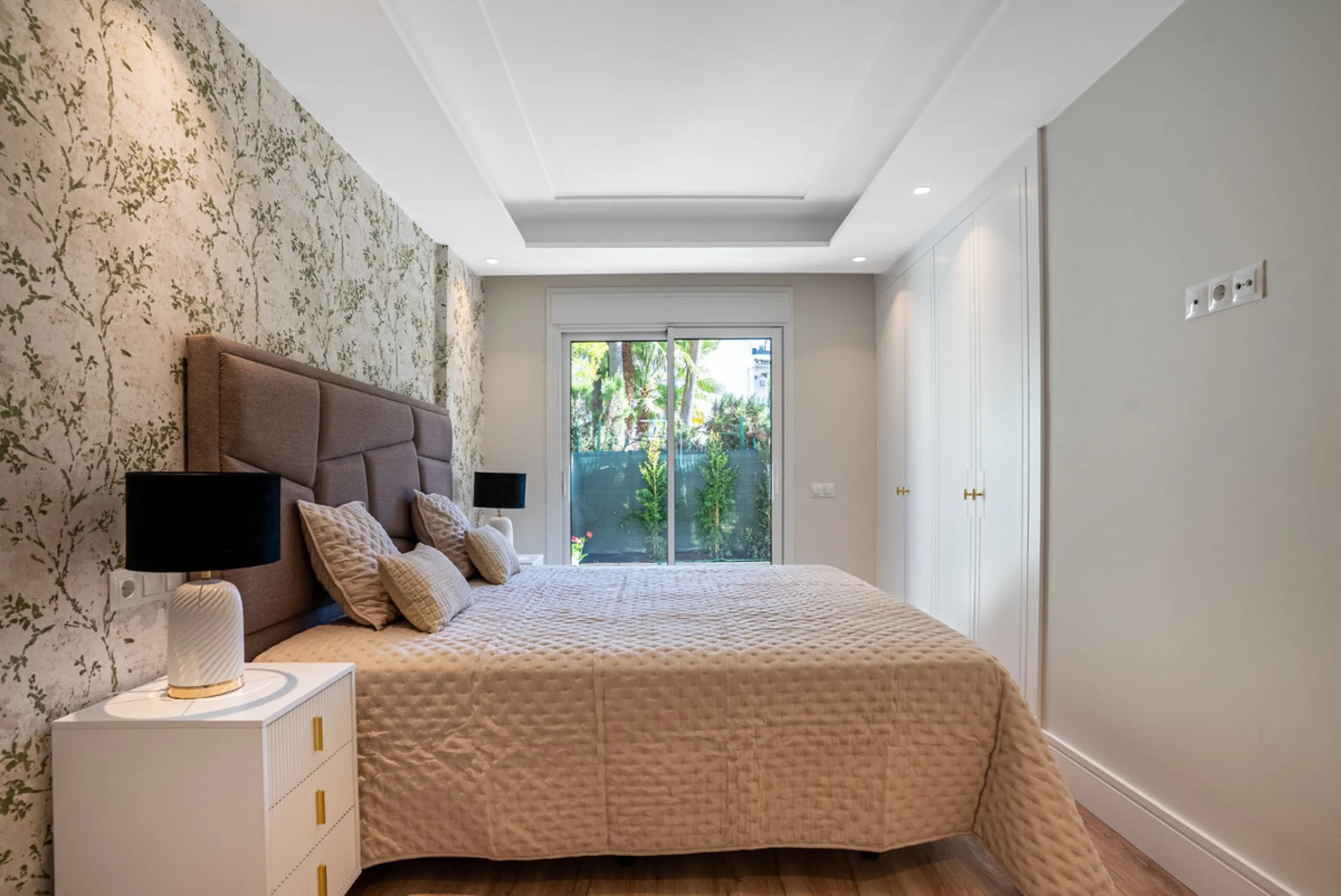 Apartment - Middle Floor Apartment в продаже в Marbella, Málaga. В доме 2 спален и 2 ванных комнат. Площадь дома 92 м²