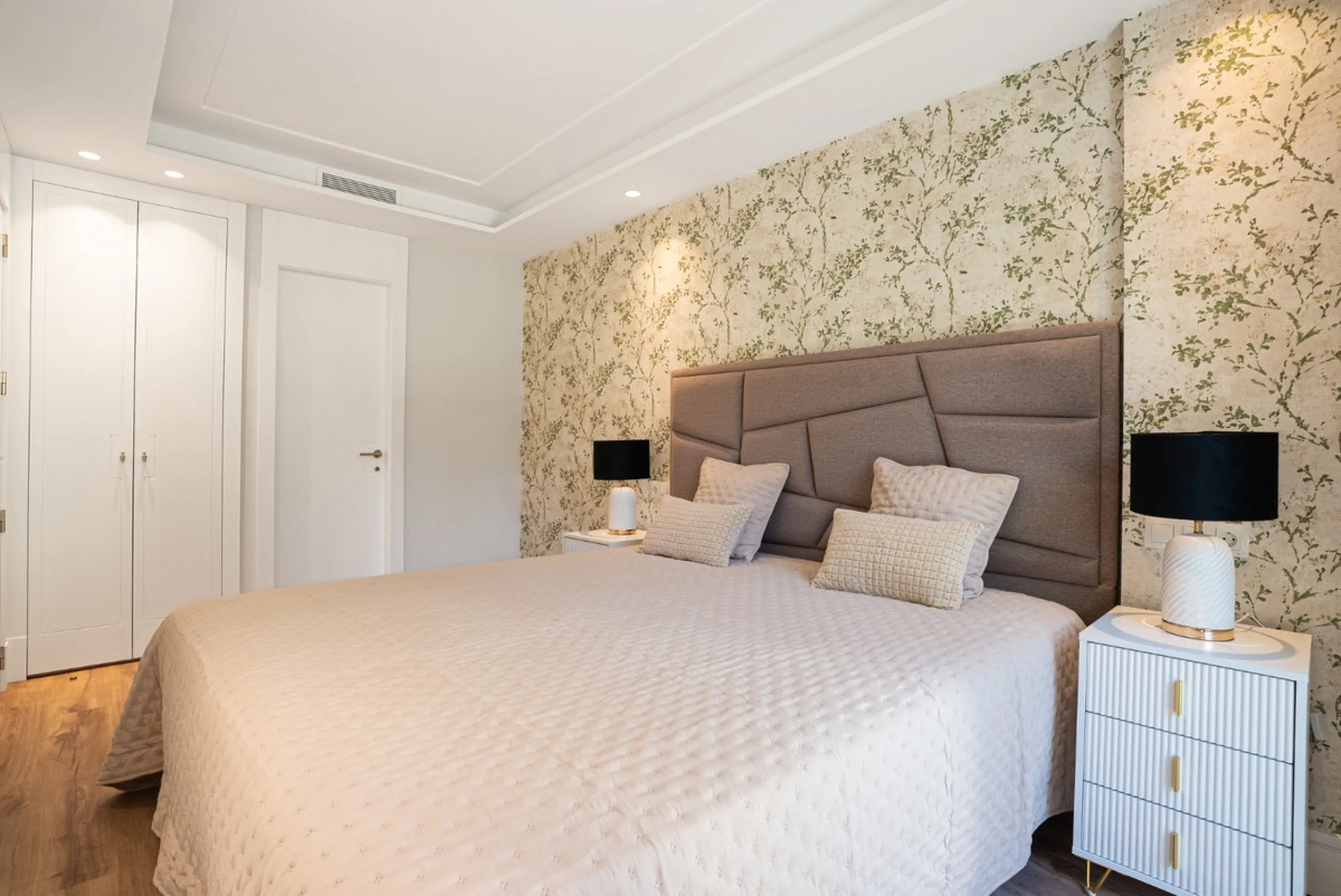 Apartment - Middle Floor Apartment в продаже в Marbella, Málaga. В доме 2 спален и 2 ванных комнат. Площадь дома 92 м²