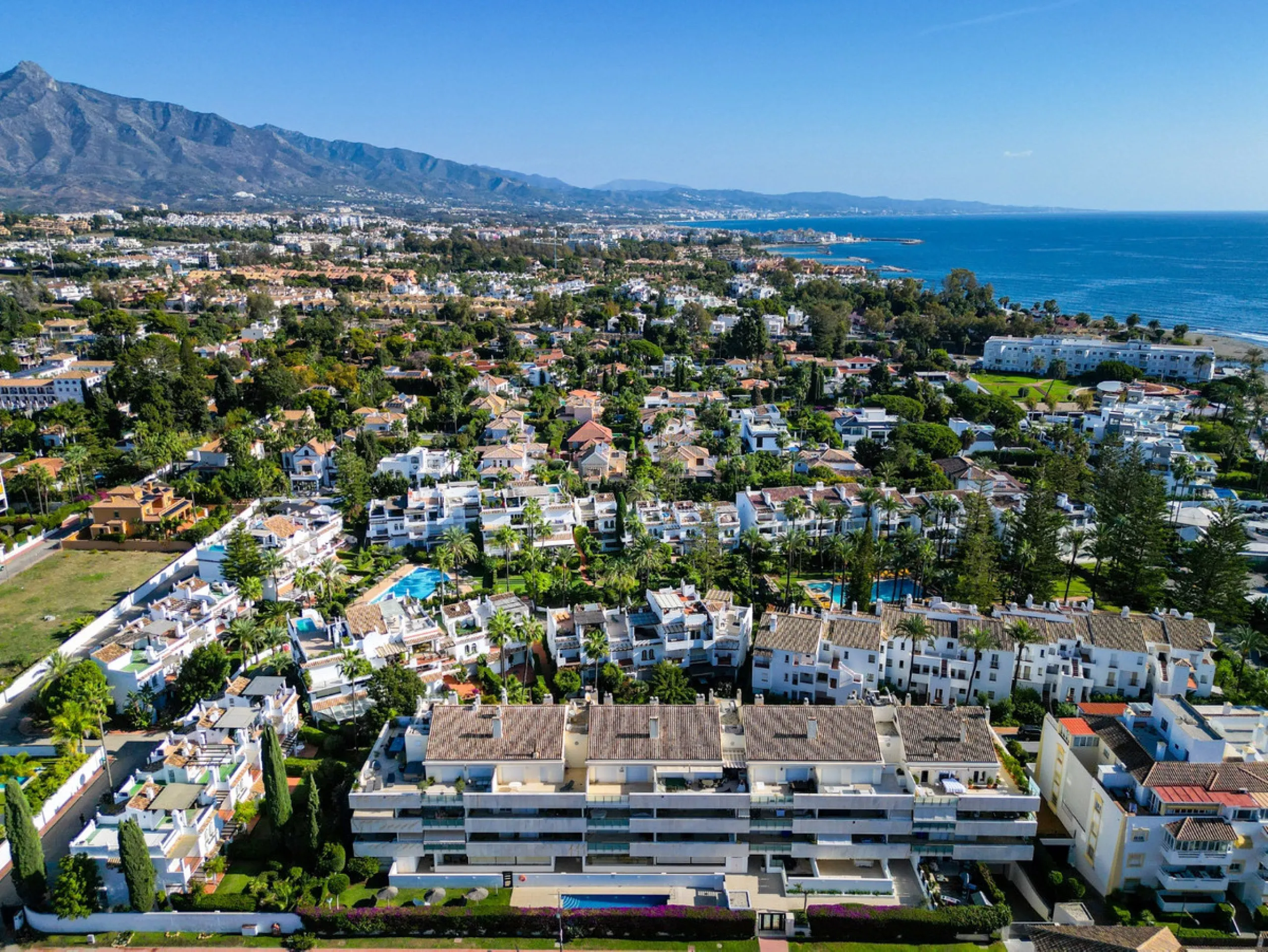 Apartment - Middle Floor Apartment в продаже в Marbella, Málaga. В доме 2 спален и 2 ванных комнат. Площадь дома 92 м²