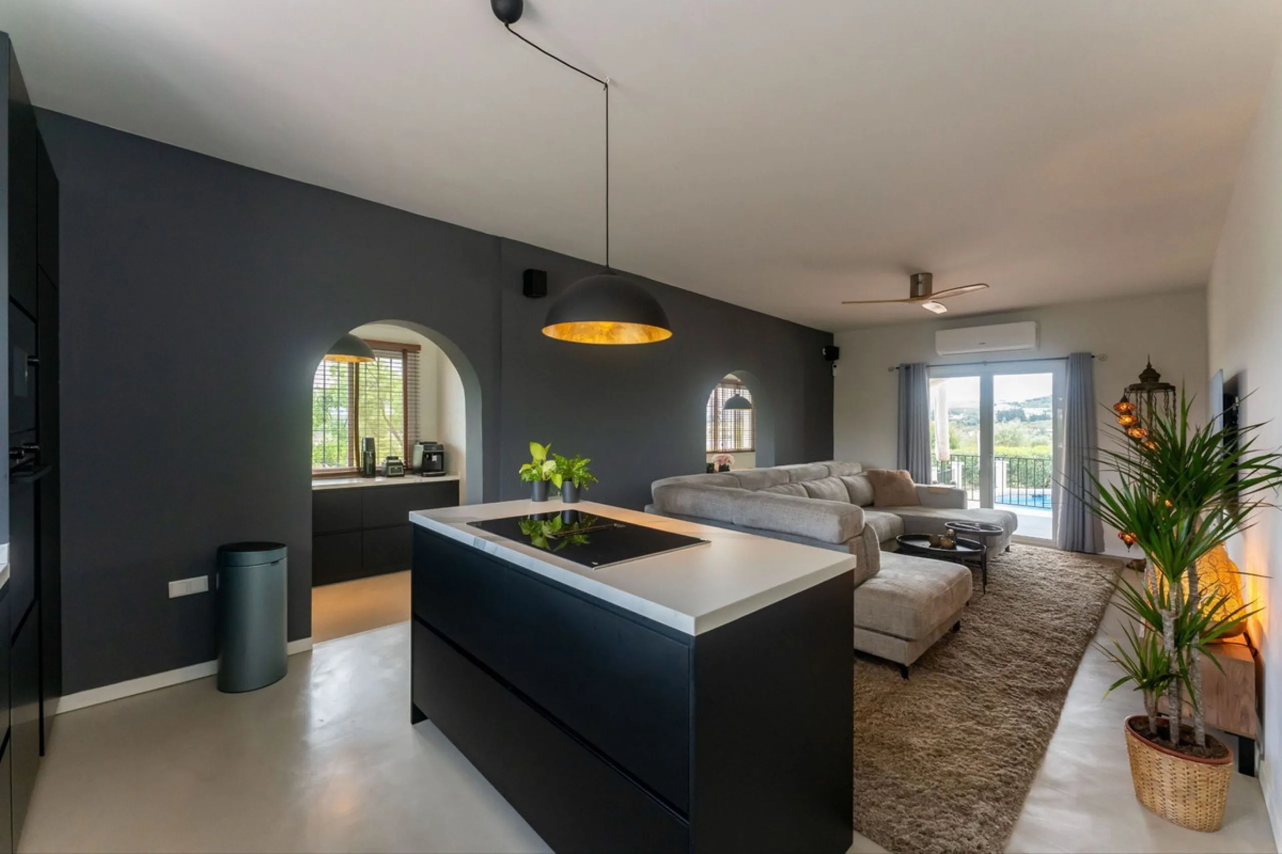 Set in a calm and picturesque countryside location, yet just a 10-minute drive from both Alhaurín el Grande and Coín, this beautifully renovated finca perfectly captures the essence of the modern Mediterranean lifestyle, with ample space, privacy, sunshin