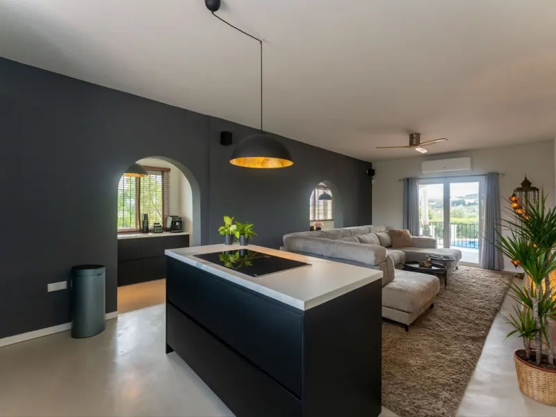 Set in a calm and picturesque countryside location, yet just a 10-minute drive from both Alhaurín el Grande and Coín, this beautifully renovated finca perfectly captures the essence of the modern Mediterranean lifestyle, with ample space, privacy, sunshin