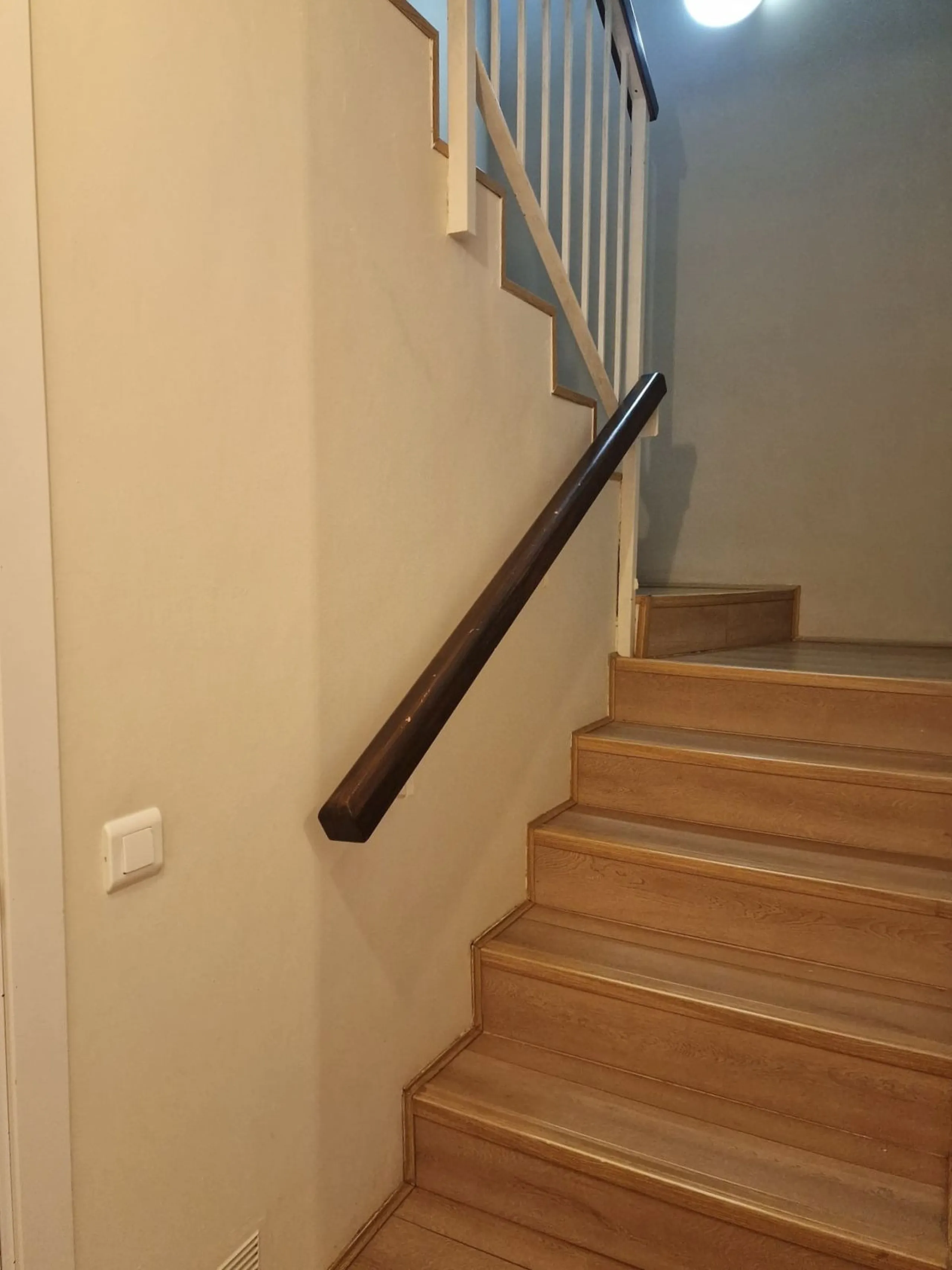 Price reduction !! Immaculate, beautifully reformed, spacious ground floor duplex apartment with 2 terraces, private garden AND sea and pool views!!  Located in a quiet corner of this fabulous community, the apartment, at entry level, consists of hallway,