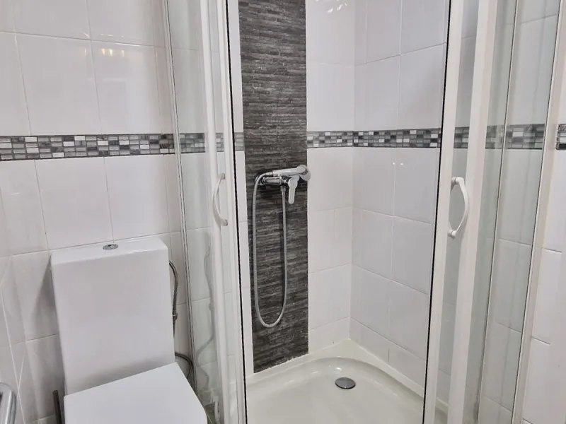 Price reduction !! Immaculate, beautifully reformed, spacious ground floor duplex apartment with 2 terraces, private garden AND sea and pool views!!  Located in a quiet corner of this fabulous community, the apartment, at entry level, consists of hallway,