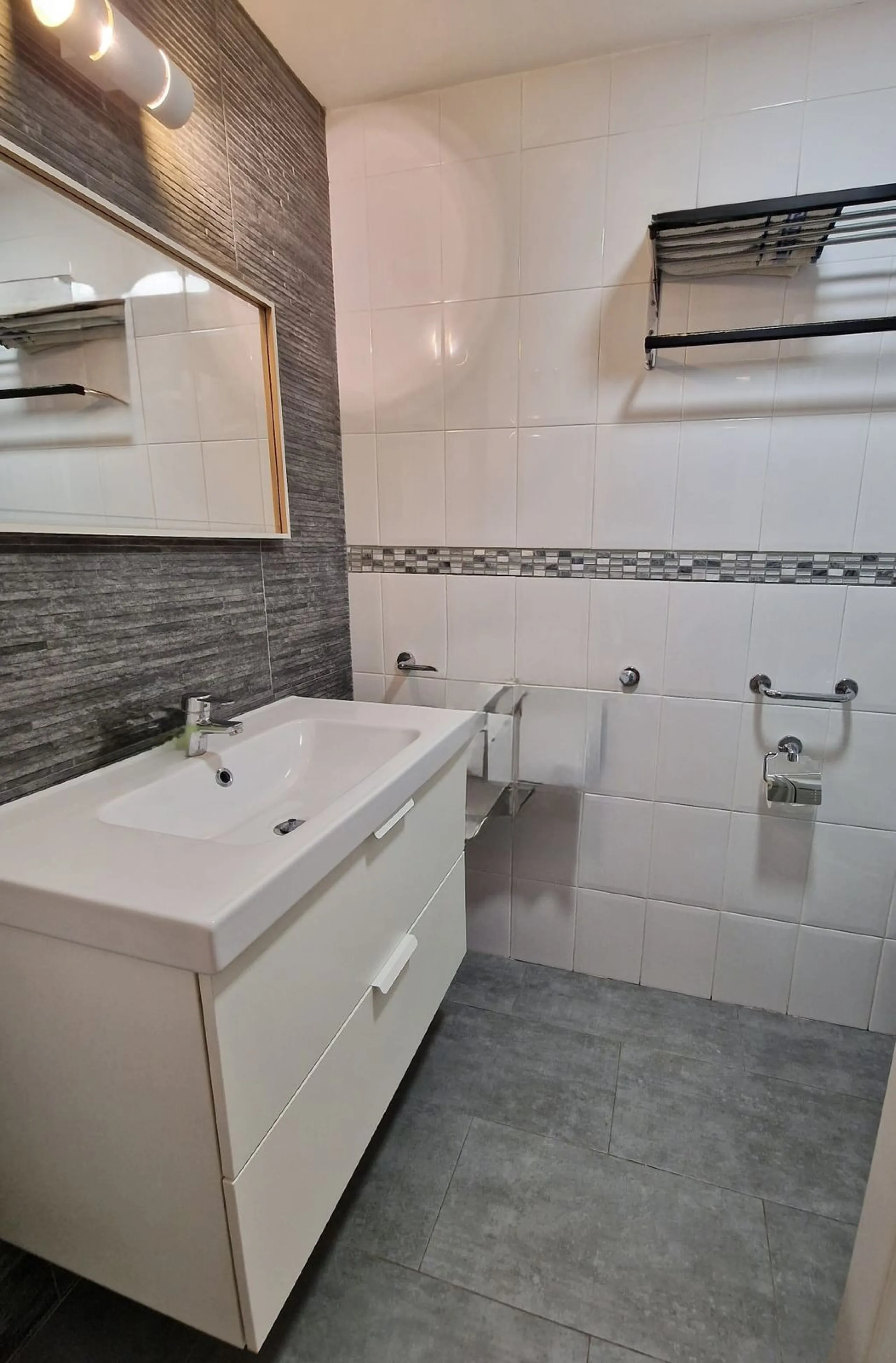 Price reduction !! Immaculate, beautifully reformed, spacious ground floor duplex apartment with 2 terraces, private garden AND sea and pool views!!  Located in a quiet corner of this fabulous community, the apartment, at entry level, consists of hallway,