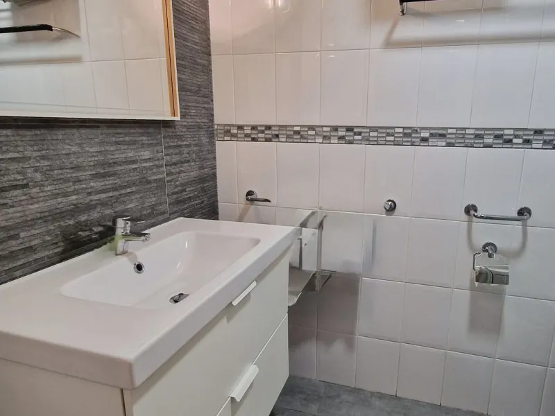 Price reduction !! Immaculate, beautifully reformed, spacious ground floor duplex apartment with 2 terraces, private garden AND sea and pool views!!  Located in a quiet corner of this fabulous community, the apartment, at entry level, consists of hallway,