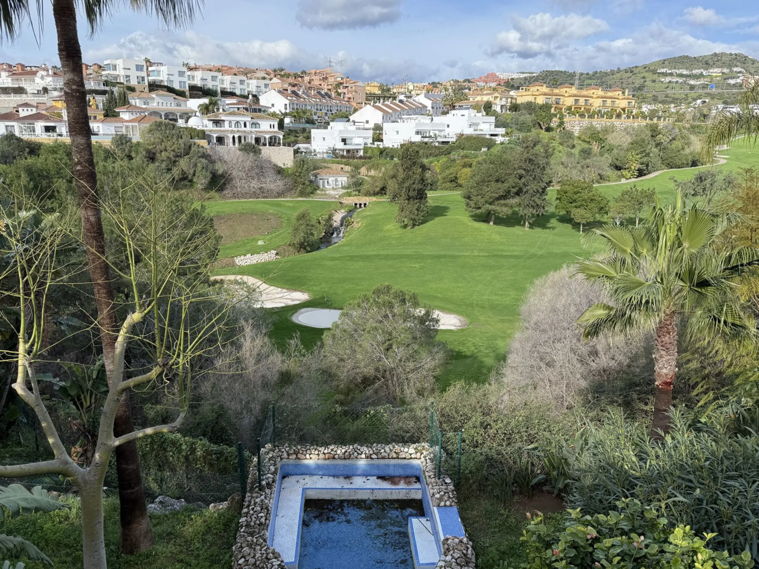 Bright and spacious detached villa with private pool on terrace, yet located in a gated community. This unique property is distributed over two floors, the ground floor comprising a hallway, stunning lounge/dining room with open plan, newly fitted modern 