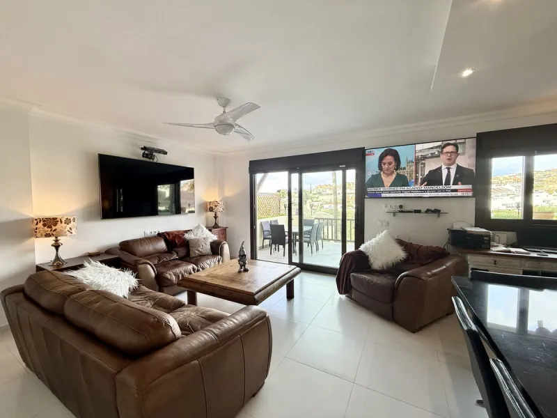 Bright and spacious detached villa with private pool on terrace, yet located in a gated community. This unique property is distributed over two floors, the ground floor comprising a hallway, stunning lounge/dining room with open plan, newly fitted modern 