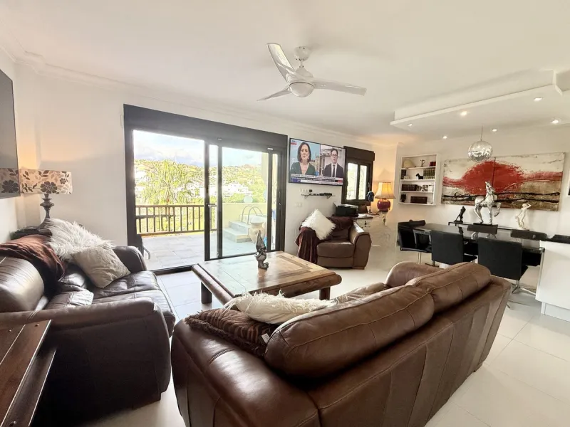 Bright and spacious detached villa with private pool on terrace, yet located in a gated community. This unique property is distributed over two floors, the ground floor comprising a hallway, stunning lounge/dining room with open plan, newly fitted modern 