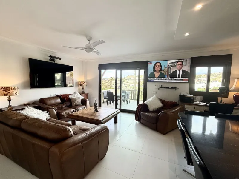 Bright and spacious detached villa with private pool on terrace, yet located in a gated community. This unique property is distributed over two floors, the ground floor comprising a hallway, stunning lounge/dining room with open plan, newly fitted modern 
