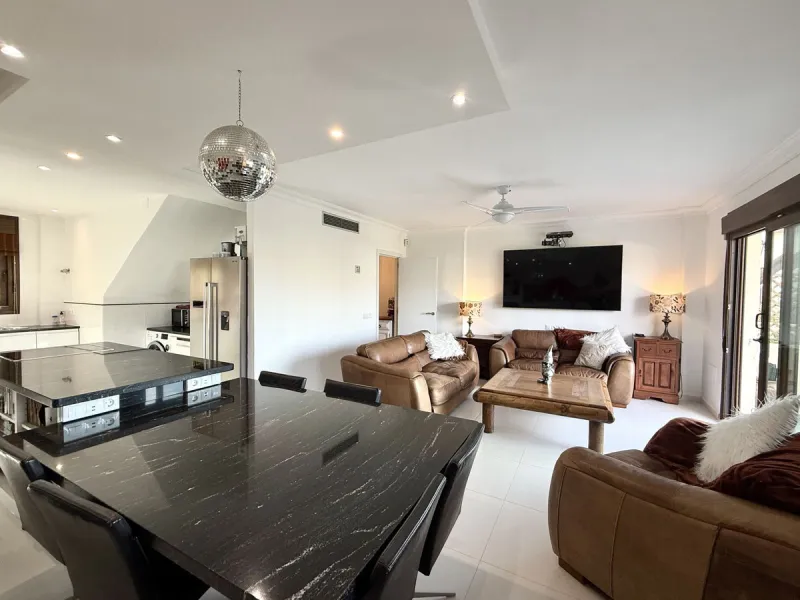 Bright and spacious detached villa with private pool on terrace, yet located in a gated community. This unique property is distributed over two floors, the ground floor comprising a hallway, stunning lounge/dining room with open plan, newly fitted modern 