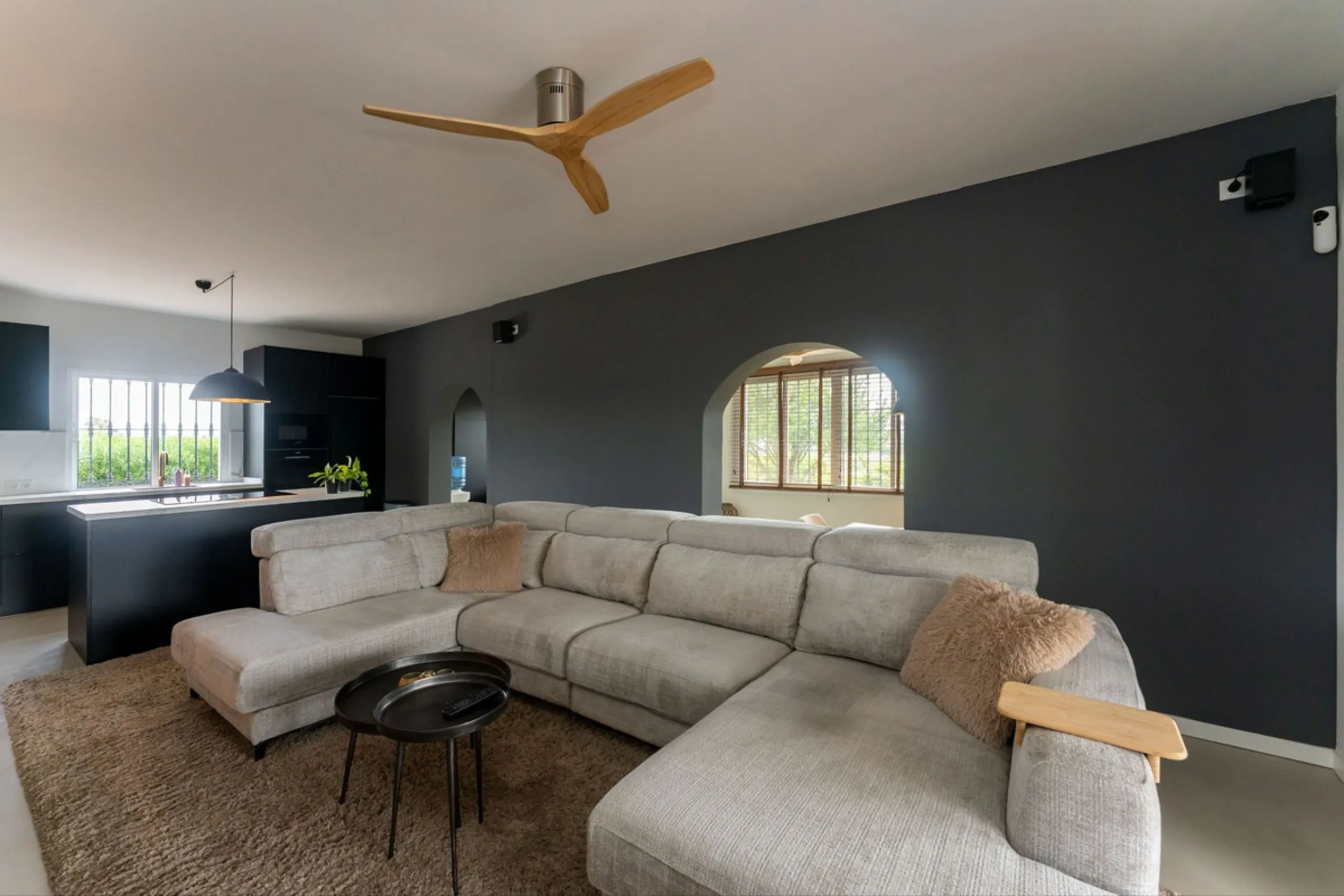 Set in a calm and picturesque countryside location, yet just a 10-minute drive from both Alhaurín el Grande and Coín, this beautifully renovated finca perfectly captures the essence of the modern Mediterranean lifestyle, with ample space, privacy, sunshin