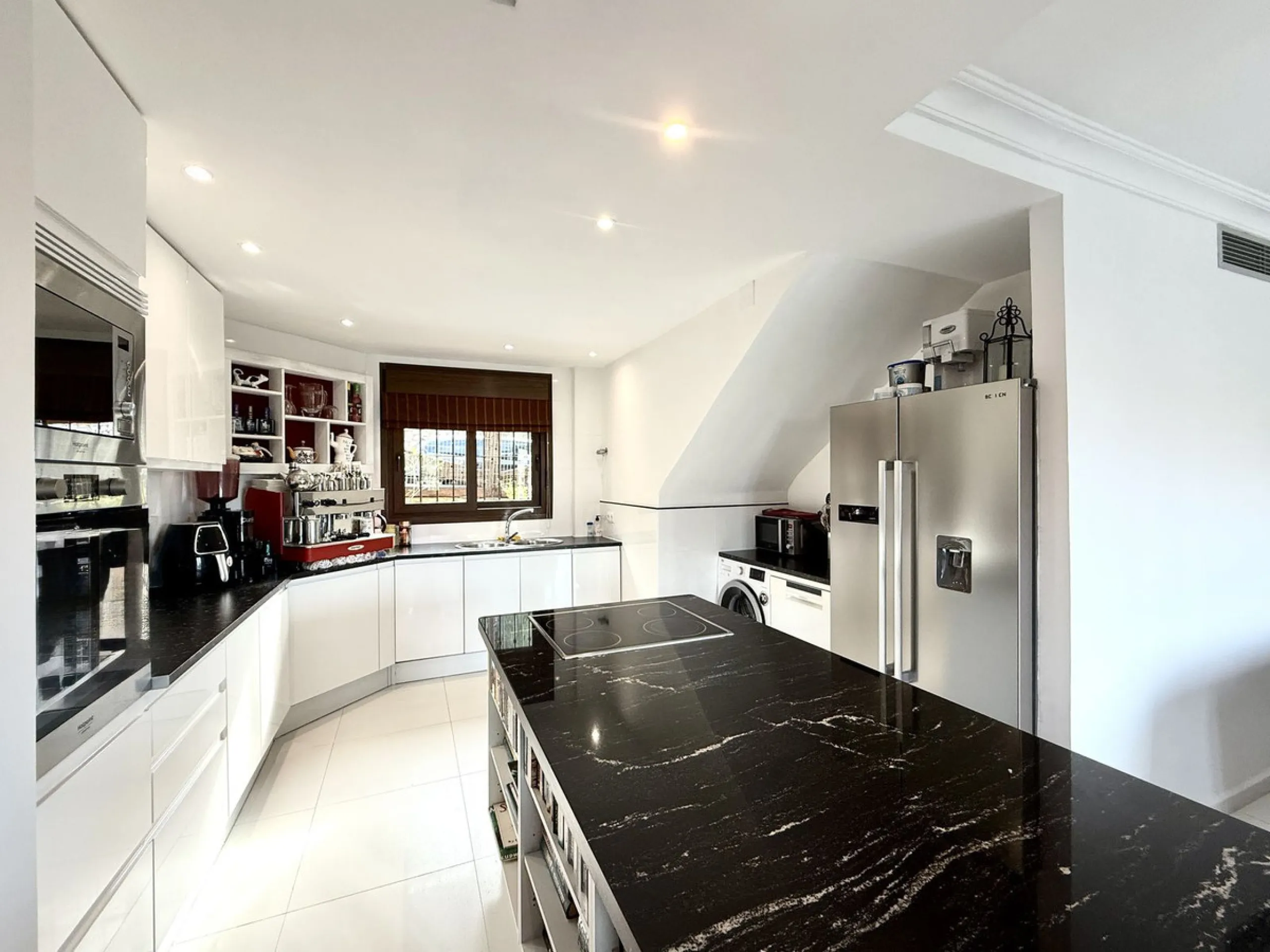 Bright and spacious detached villa with private pool on terrace, yet located in a gated community. This unique property is distributed over two floors, the ground floor comprising a hallway, stunning lounge/dining room with open plan, newly fitted modern 