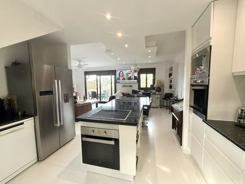 Bright and spacious detached villa with private pool on terrace, yet located in a gated community. This unique property is distributed over two floors, the ground floor comprising a hallway, stunning lounge/dining room with open plan, newly fitted modern 