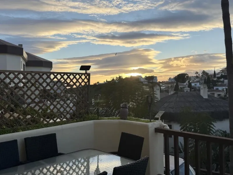 Bright and spacious detached villa with private pool on terrace, yet located in a gated community. This unique property is distributed over two floors, the ground floor comprising a hallway, stunning lounge/dining room with open plan, newly fitted modern 