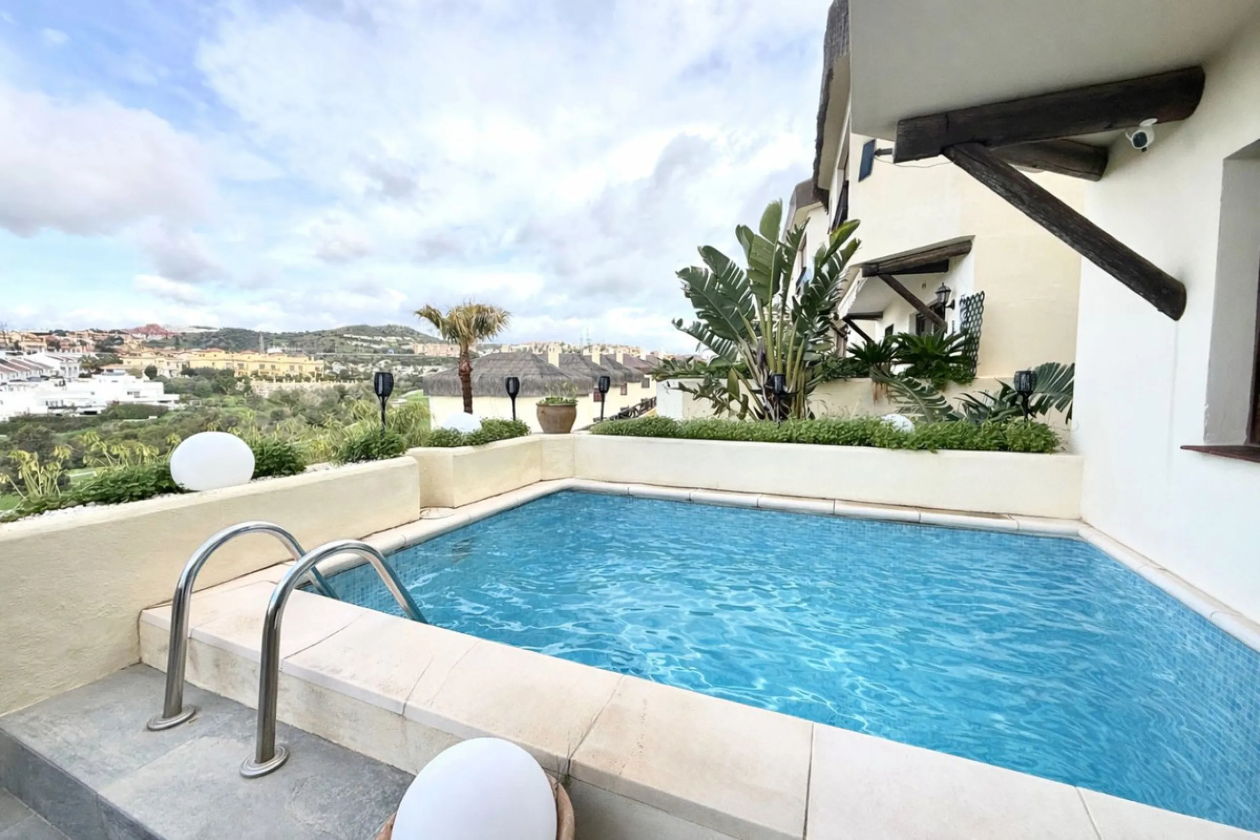 Bright and spacious detached villa with private pool on terrace, yet located in a gated community. This unique property is distributed over two floors, the ground floor comprising a hallway, stunning lounge/dining room with open plan, newly fitted modern 