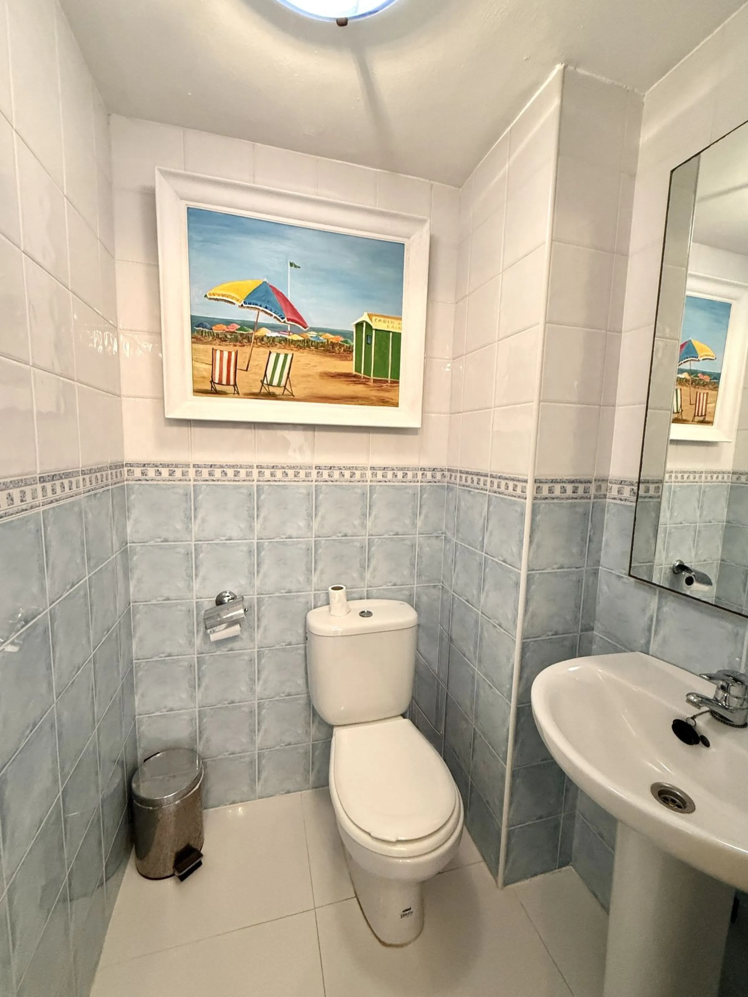 Bright and spacious detached villa with private pool on terrace, yet located in a gated community. This unique property is distributed over two floors, the ground floor comprising a hallway, stunning lounge/dining room with open plan, newly fitted modern 