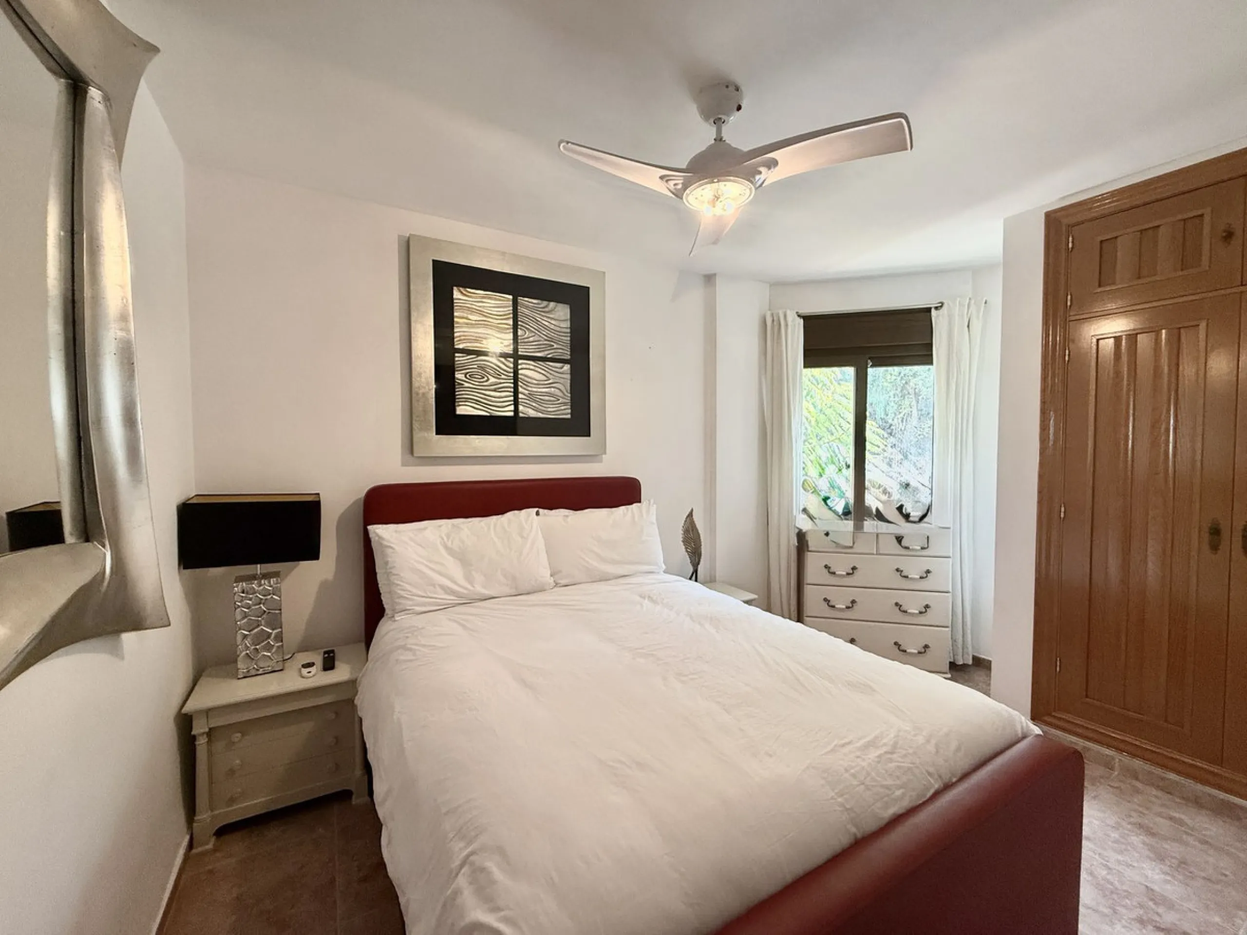 Bright and spacious detached villa with private pool on terrace, yet located in a gated community. This unique property is distributed over two floors, the ground floor comprising a hallway, stunning lounge/dining room with open plan, newly fitted modern 